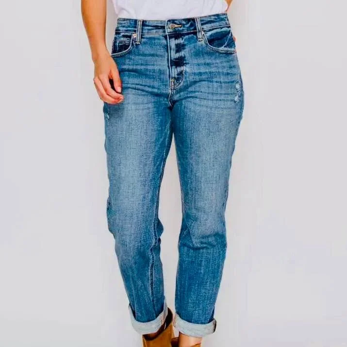 Have we told you about these new jeans that just arrived???

Mid rise modern boyfriend jeans with just the right amount of stretch in the coolest fade!!! Oh we are in love&hellip;.

#cooljeans #shopsmall #newmilfordct