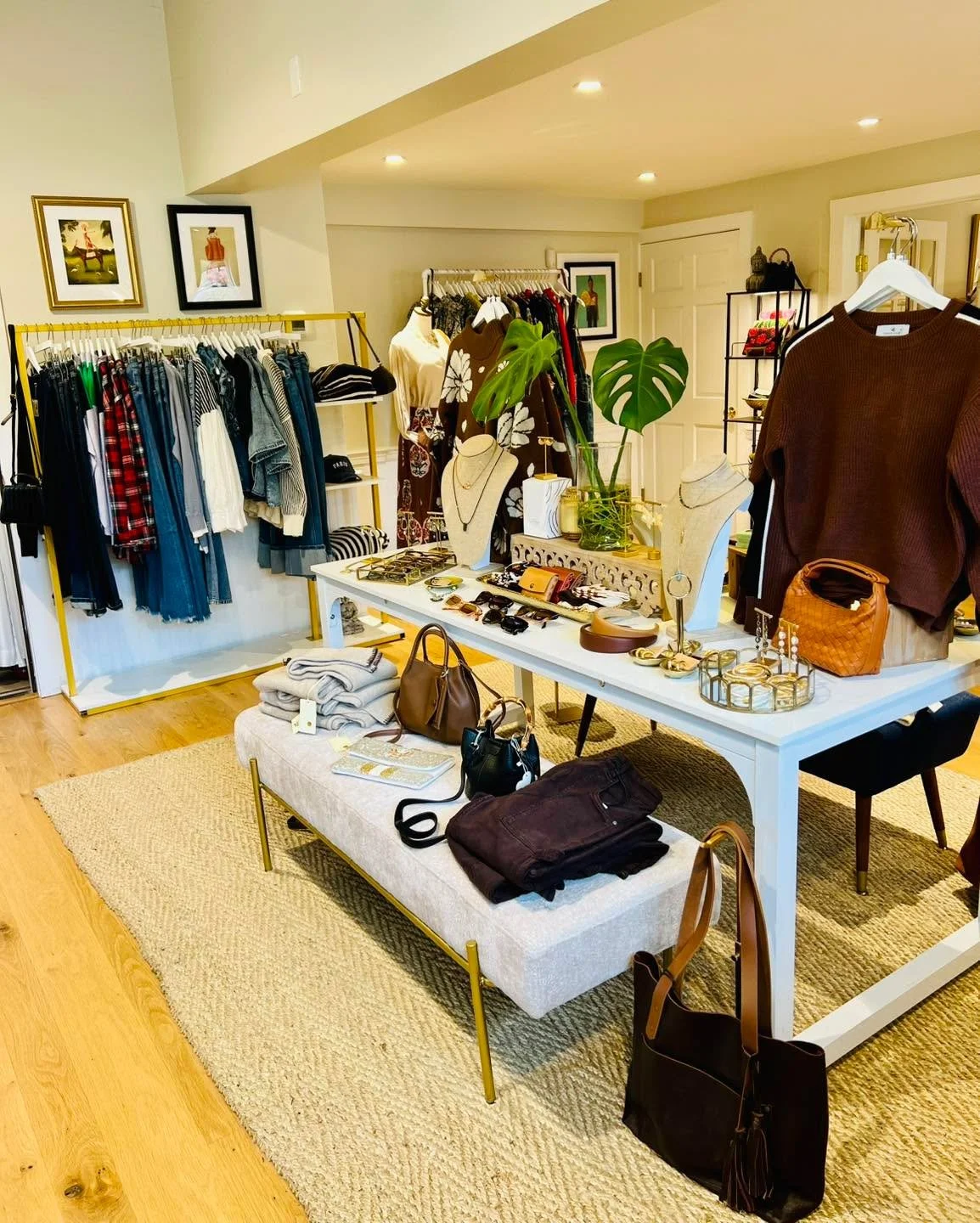 Our shop is feeling cozy lately&hellip;

#winnerbestofconnecticut #CozyFallVibes #shoplocal #shopsmall