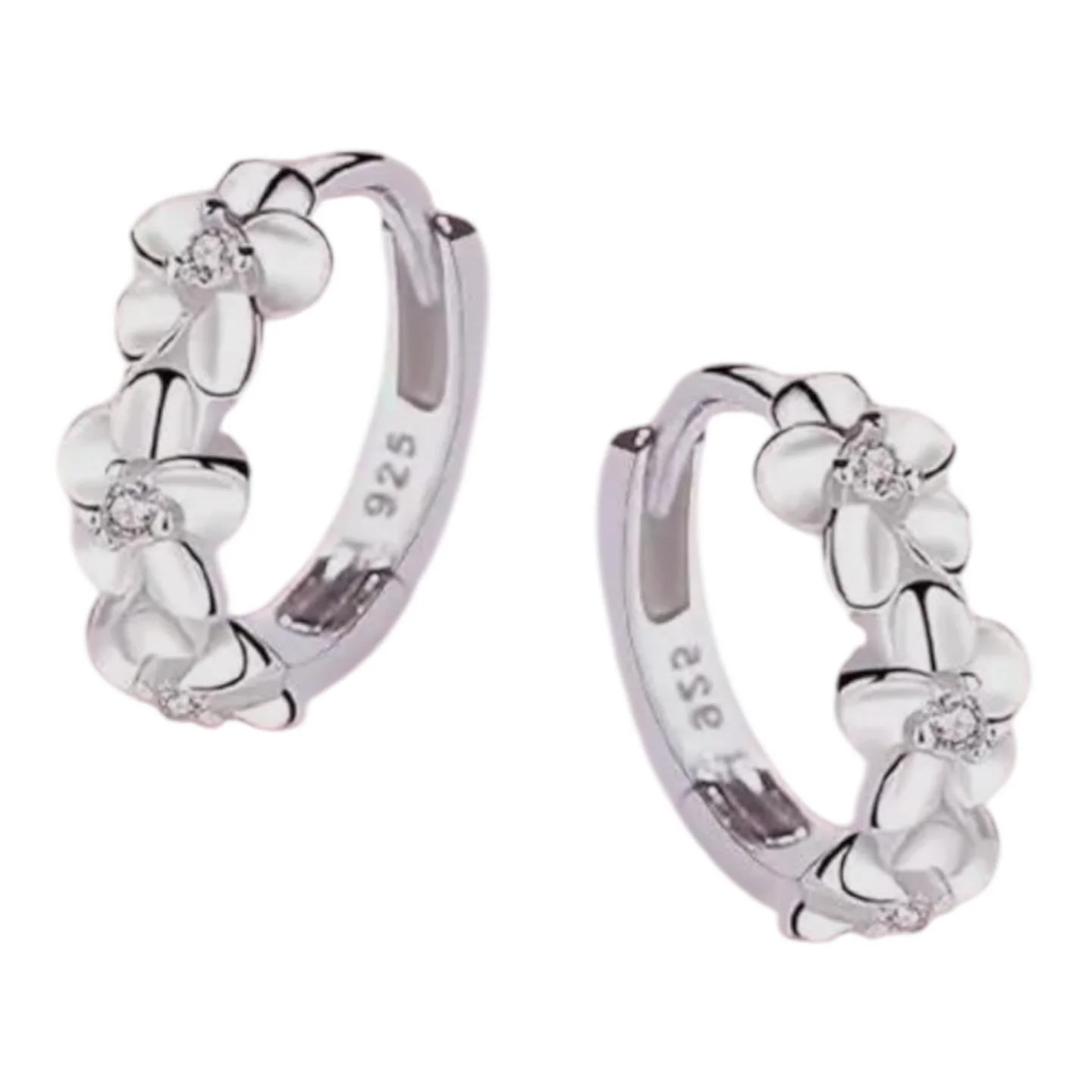 Sterling Camelia huggy earrings have arrived!!!

#neverleavethehousewithoutearrings #newprestonct #newmilfordct #completeyouroutfit