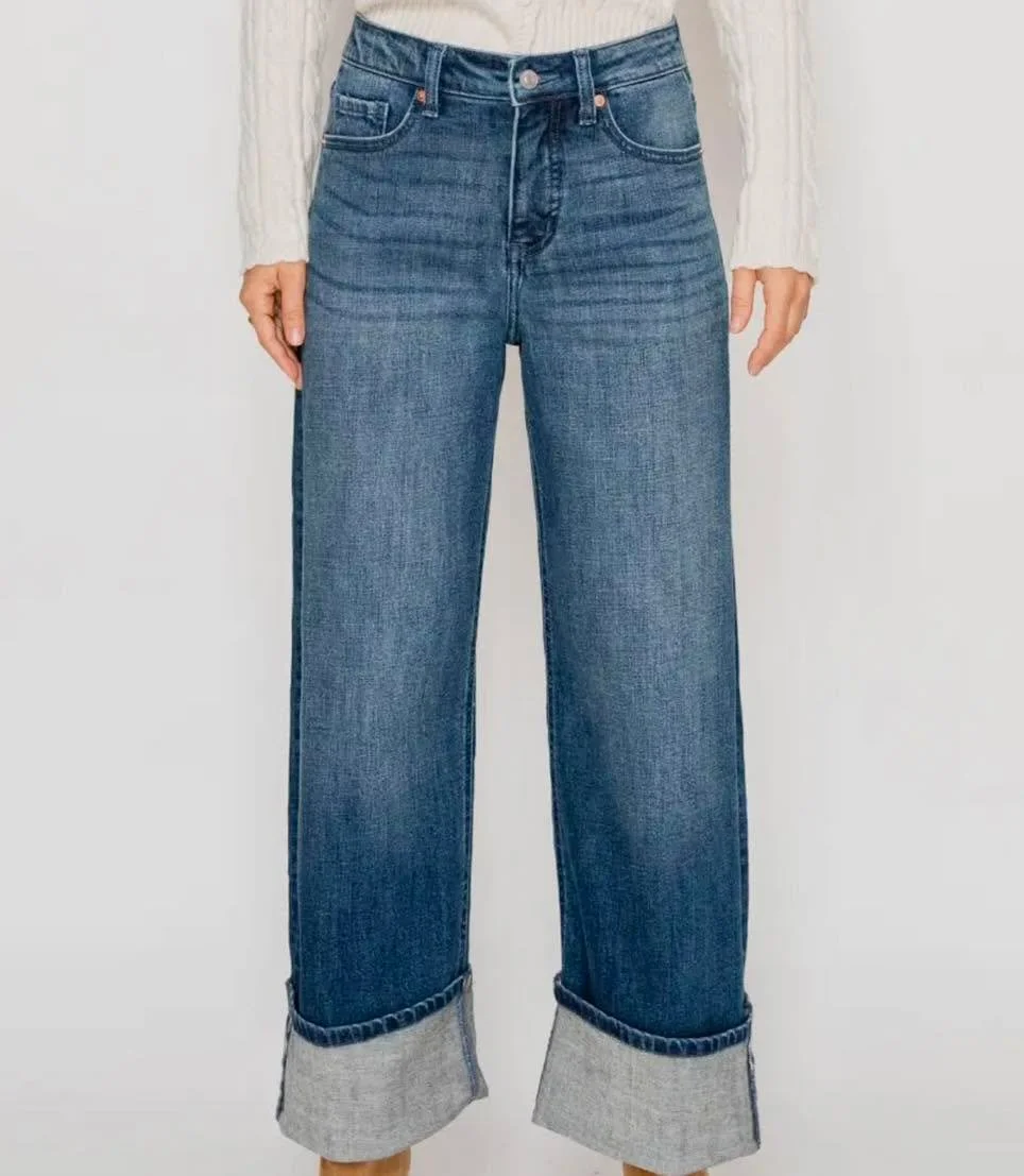 More new jeans!!! Why you&rsquo;ll love these:
Great stretch
Tummy control
Large cuff that you can undo if you want
Darker wash

#jeansarelife #jeansarealwaysagoodidea #supportlocalshops