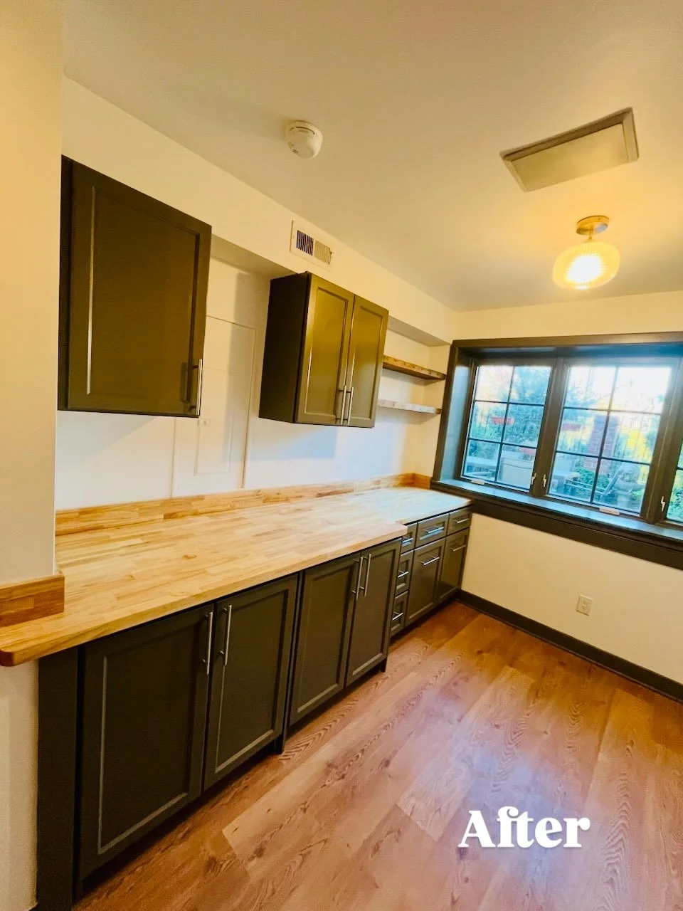 This family trusted our team to open their kitchen up to their laundry space, enclose their washer and dryer in retractable cabinets, install and paint new cabinets in the laundry space, and add backsplash to their kitchen! #kitchenreno