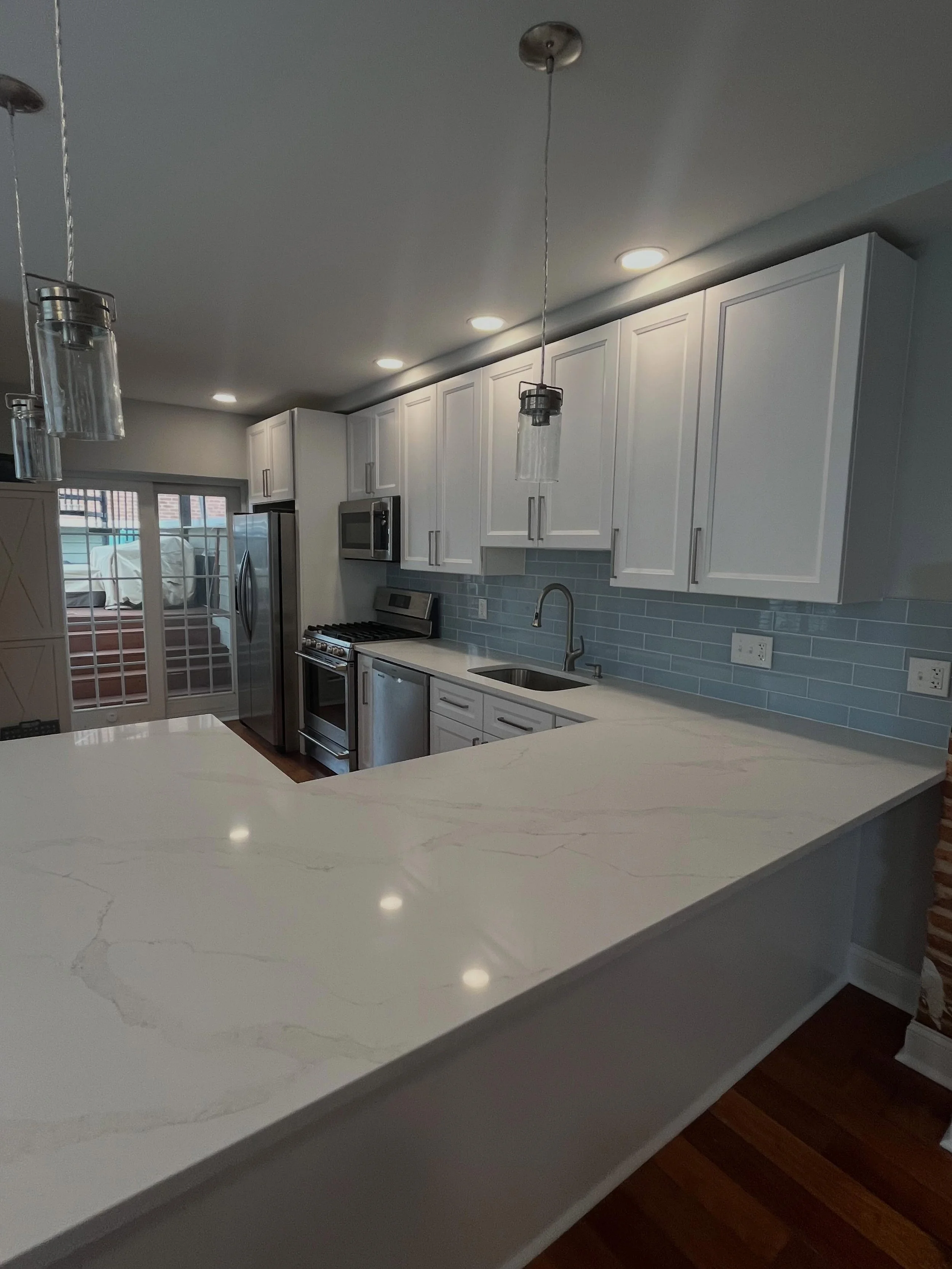A subtle blue backsplash adds just enough color in a room to brighten up the space 💙 inquire today to get your project done in time for summer!
#bluebacksplashtile #baltimorerenovation #kitchenremodel #homeimprovements
