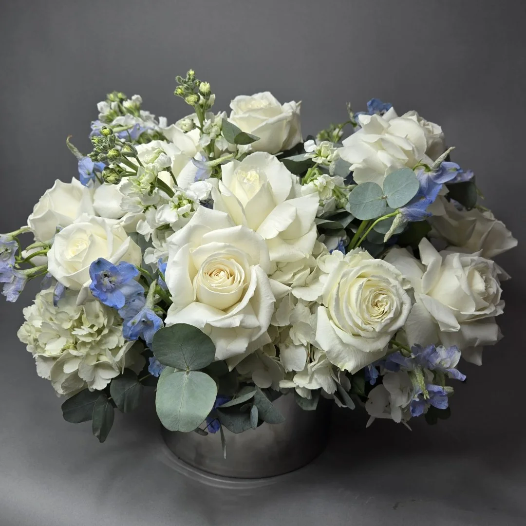 White/Blue Mix Flowers In Clear Vase