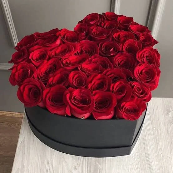 Roses In A Heart Shape Black Box