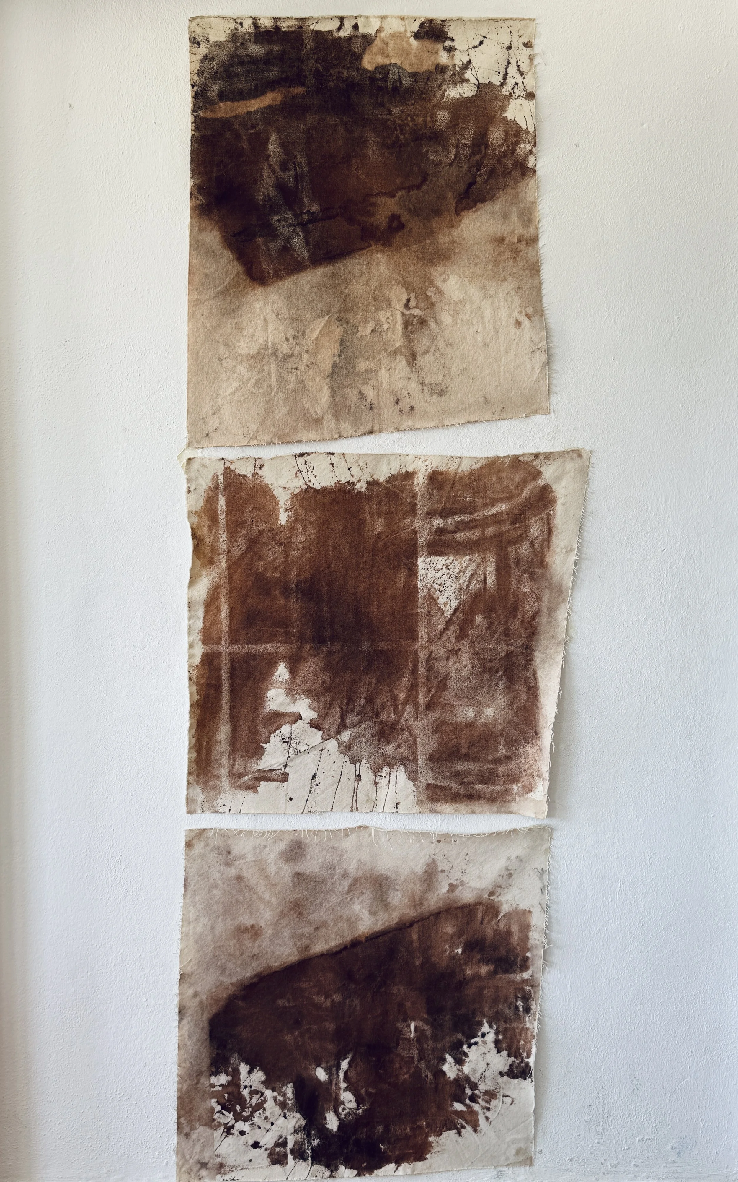 Broken Man, 2024 / 
50 x 50 cm / 
Pigment on canvas