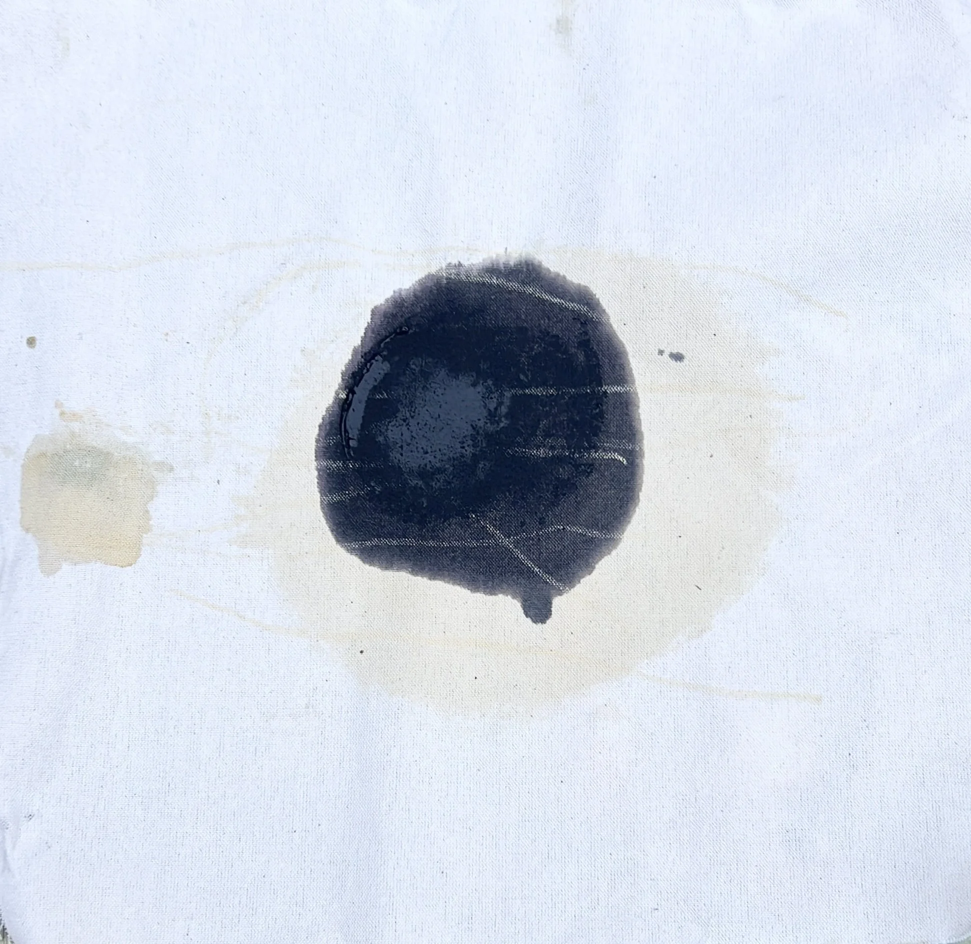 Lunar, 2024 (SOLD) / 
30 x 30 cm
Indian ink, pigment powder and arabica gum on canvas