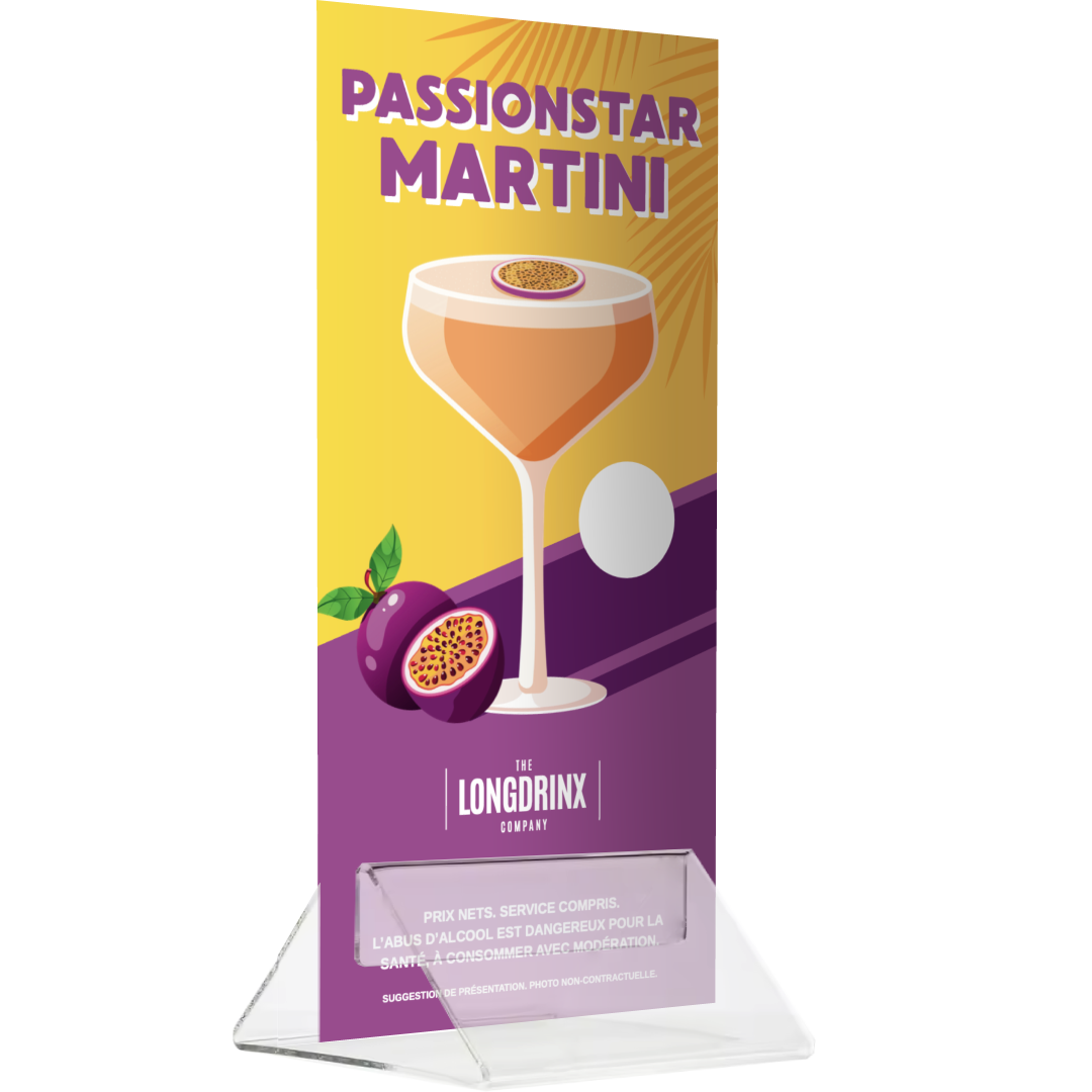 Affiche promotionnelle pour un cocktail Passionstar Martini avec une illustration d'un verre à cocktail et des fruits de passion, fond jaune et violet, texte en français.