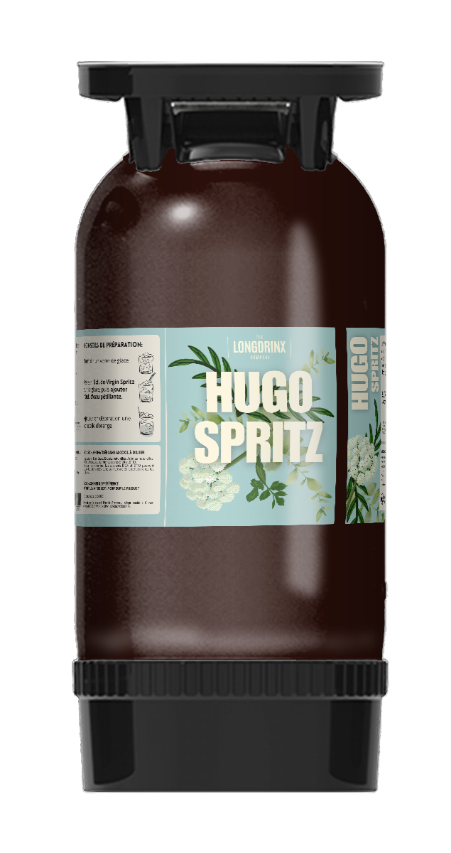 Fut en plastique brun avec une étiquette bleue et des illustrations de plantes, contenant un produit appelé Hugo Spritz.