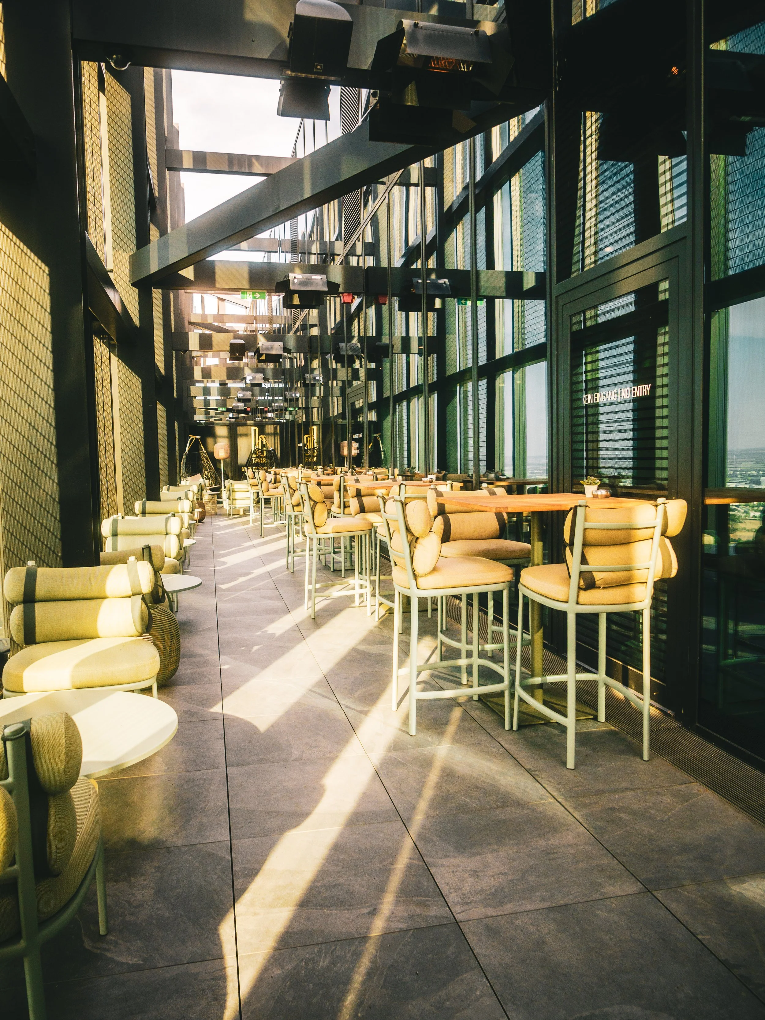 20260828_DCTower_Restaurant_Bar-7.jpg