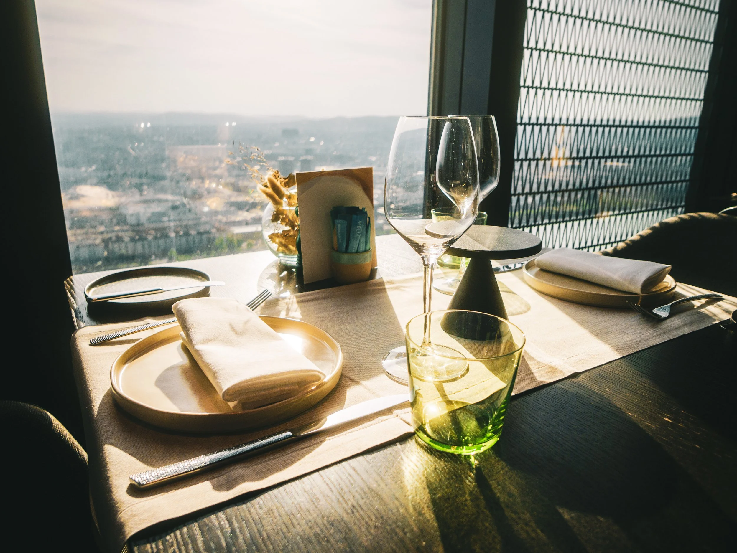 20260828_DCTower_Restaurant_Bar-1.jpg