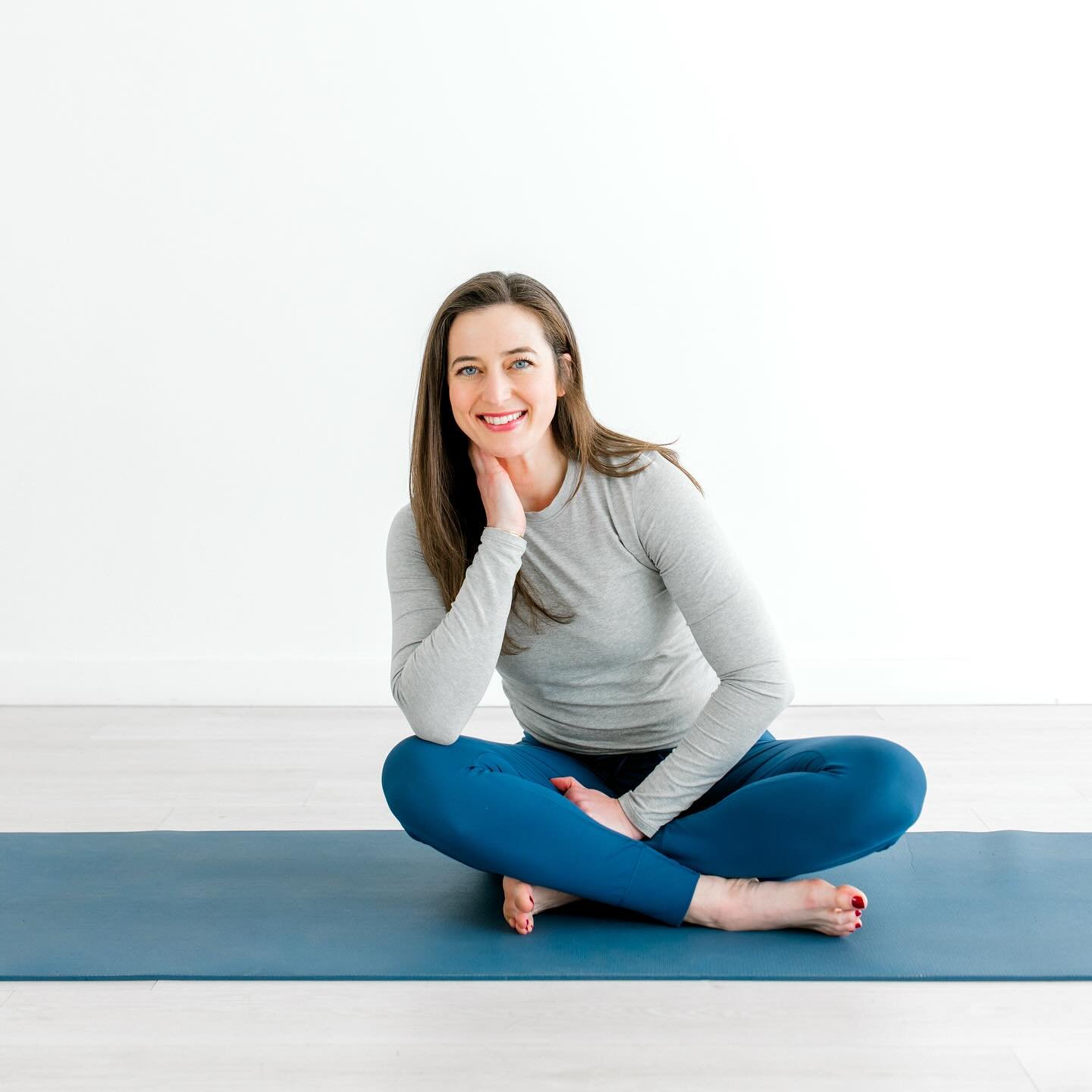 So much love and gratitude in my heart for this journey! 
Thankful Yogi. 
💙🌀🦋🫶🏼

Sweetest day with @canonsawyer 📸 capturing some new yoga photos! 🤍

@canonsawyer