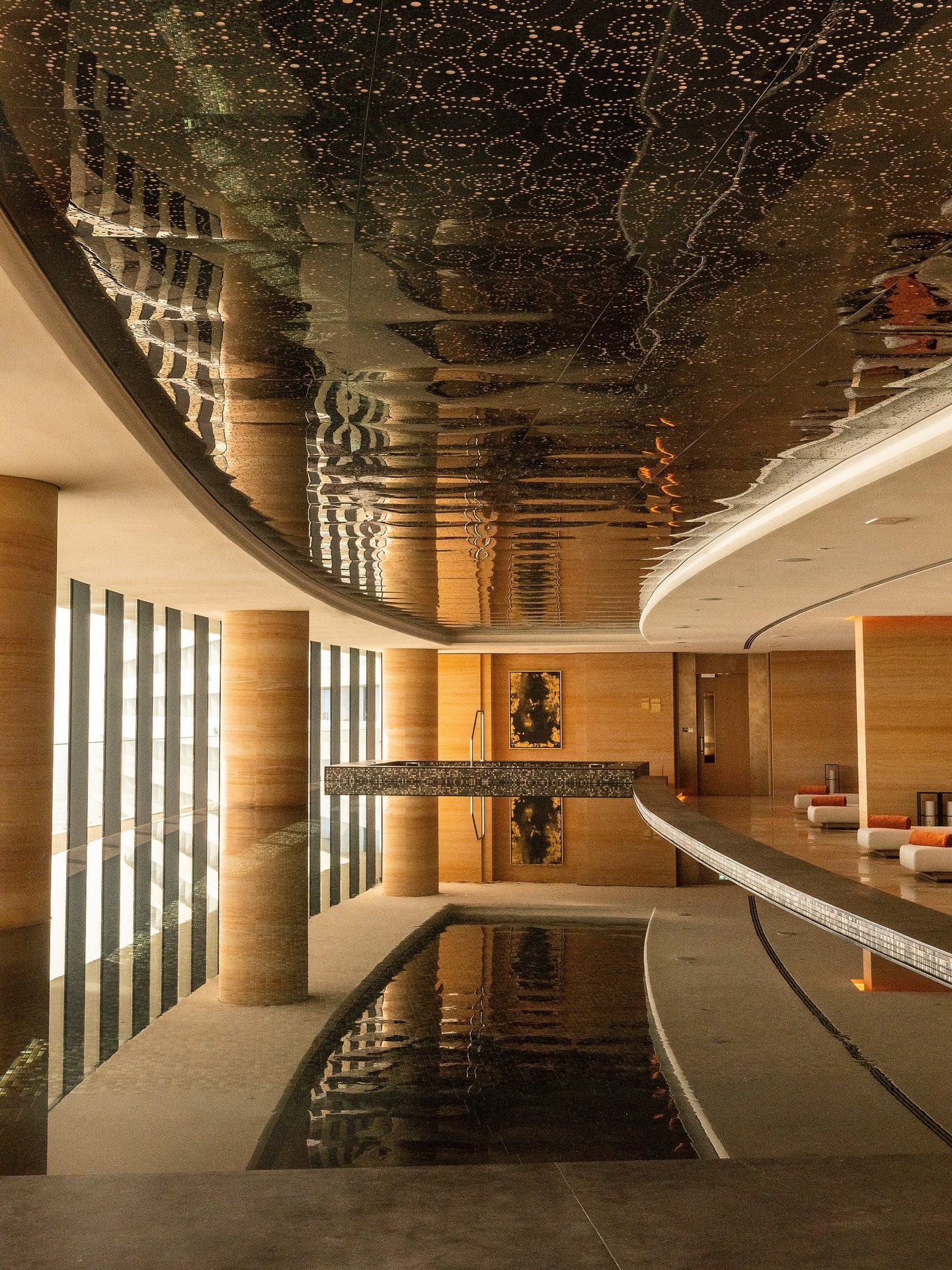 I had been waiting patiently to see what @talisespa would become within the newly launched @jumeirahmarsaalarab  and the experience was everything I hoped for.
 An extensive menu of therapies, soft light and interiors that feel more art than architec
