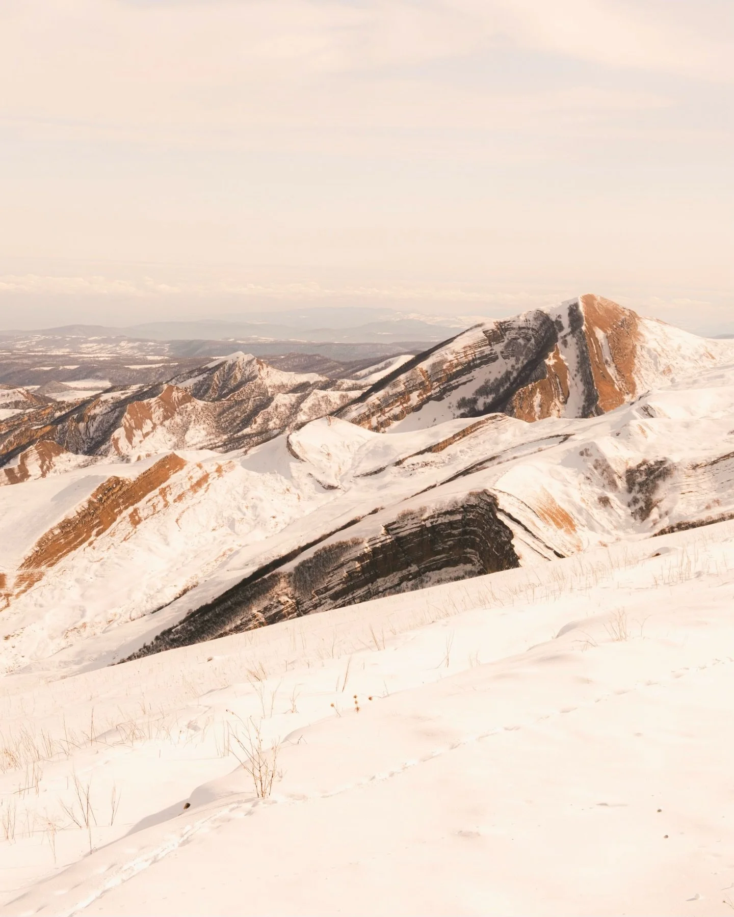 Moments in Azerbaijan at Shahdag Mountain resort 

Somewhere between capturing hotel content and chasing light, I decided skiing with a camera was a reasonable idea. It was, brief. Very enjoyable. Very cinematic&hellip;Until my fingers stopped cooper