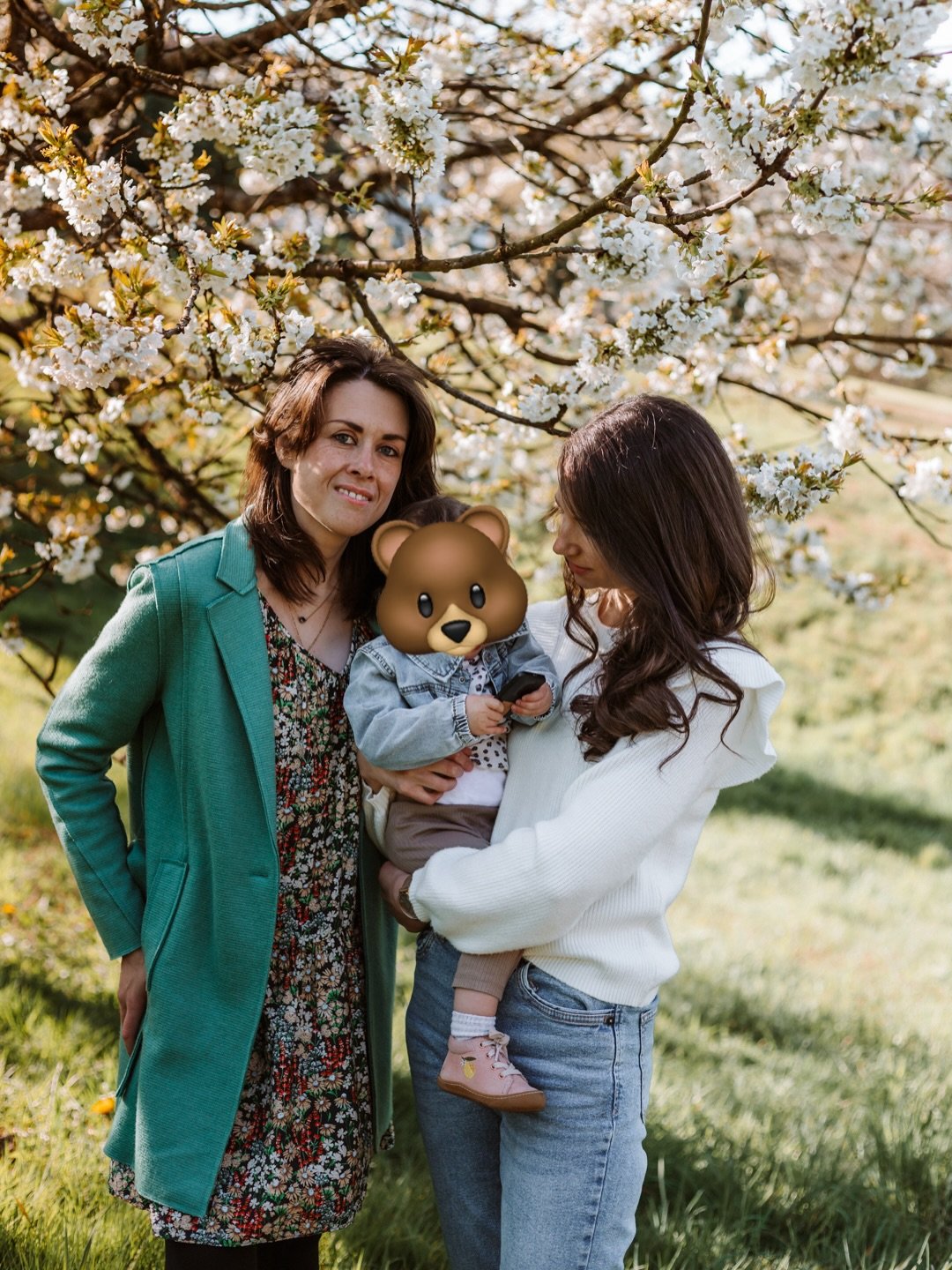Besides vegan food, these two are my fav photo models 📸

Taking photos with little kids is a challenge - we had to take these in less than 10 minutes 😅

#friendship #peoplephotography #springphotography #fotografieliebe #mumanddaughter
