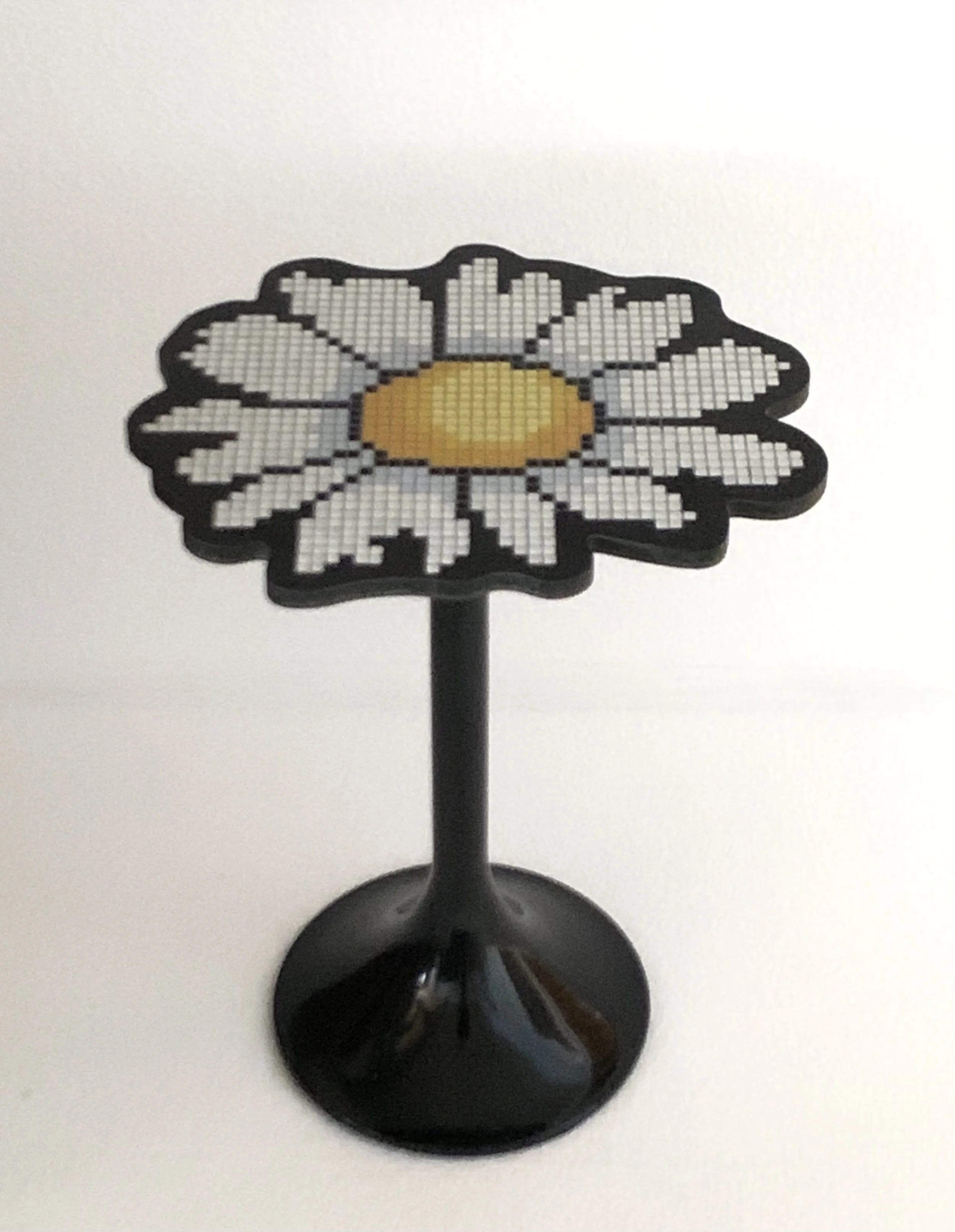 Daisy Table