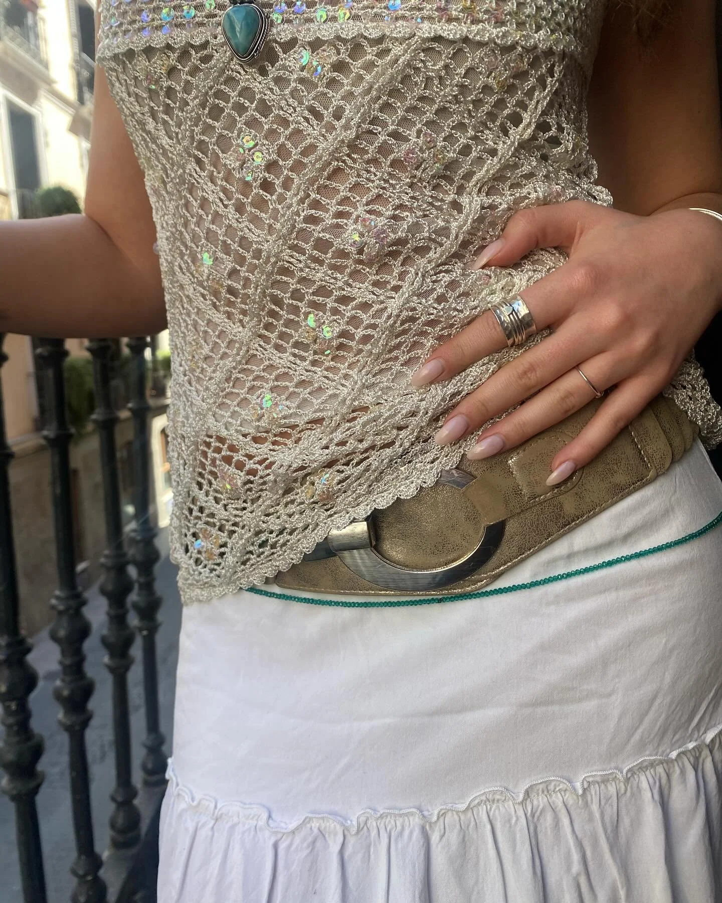 sparkly fishnet mermaid-inspired look from @vinted ✨🧜&zwj;♀️

I love anything shiny (obvi) and have been really liking maxi skirts since they remind me of my tail.
still hunting for shoes tho...

#MermaidInMadrid #OOTD #SecondHandSlay #ThriftIcon #B