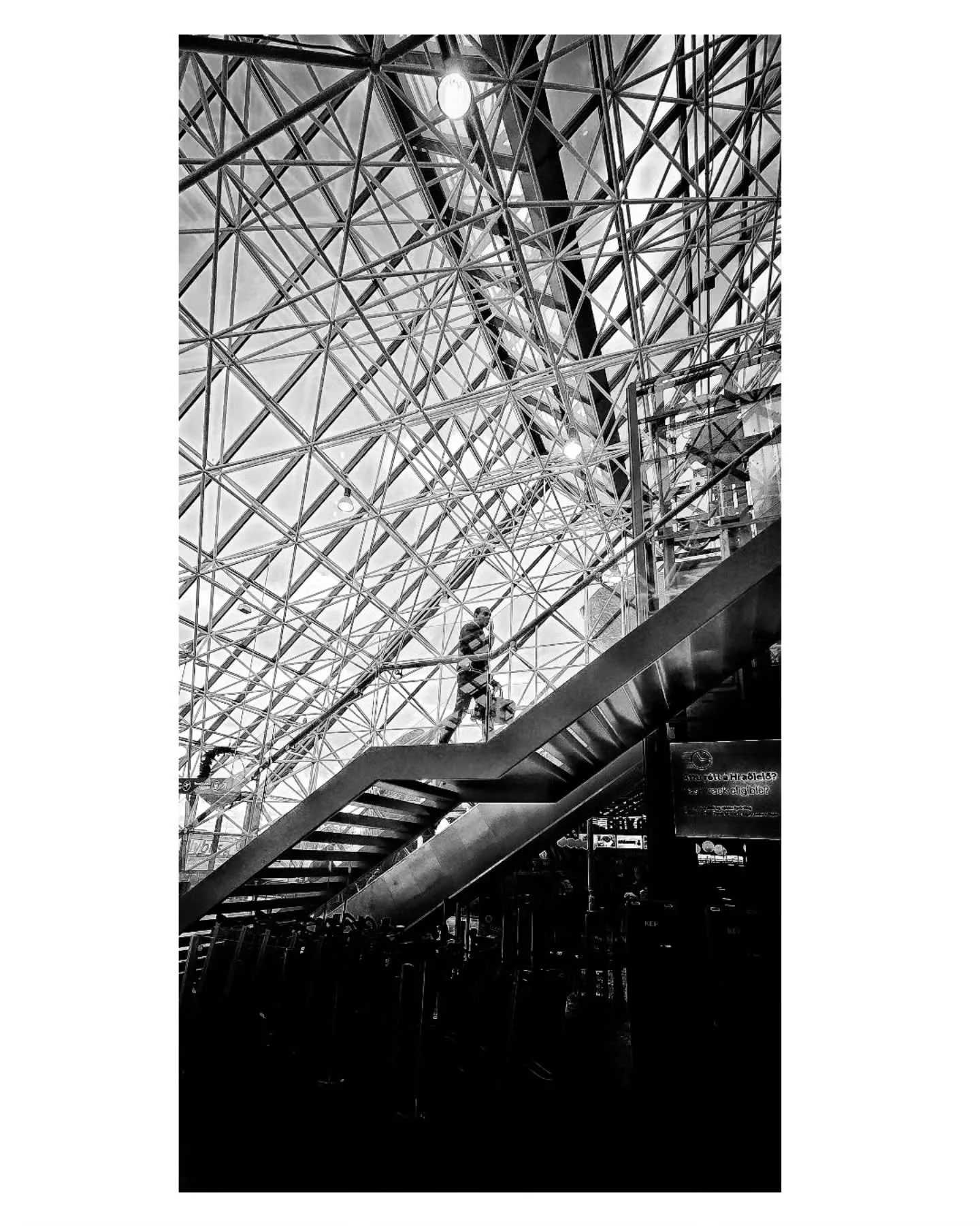 The Climb Option.

#blackandwhitephotography
#architecture #geometry #streetphotography_bw #streetphotography #iceland #icelandairport #keflavik #rjthepigeon #rjsavoie