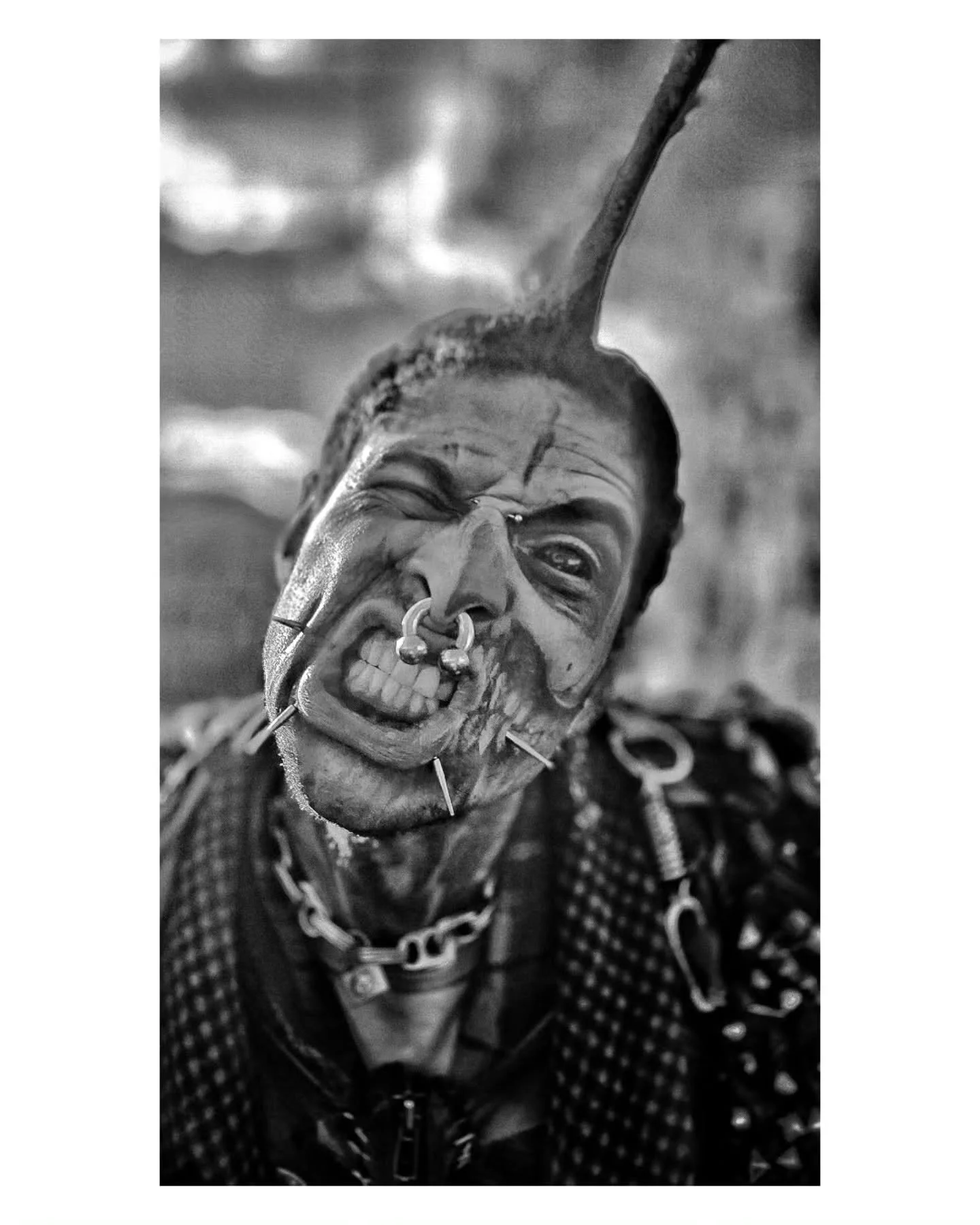 Beauty in the Mundane.

#streetphotography_bw #blackandwhitephotography #camden #camdenmarket #camdentown #uk #punk #punkisnotdead #streetportrait #peircings #rjthepigeon #rjsavoie @zombiepunk4