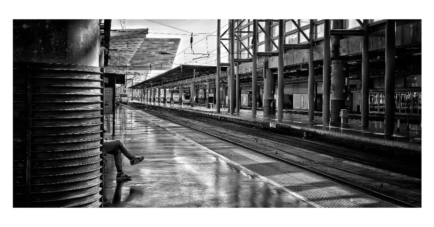 Transfer.

#beautyinthemundane #blackandwhitephotography #streetphotography_bw #euro #eurorail #granada #300km #southofspain #drinkingontrains