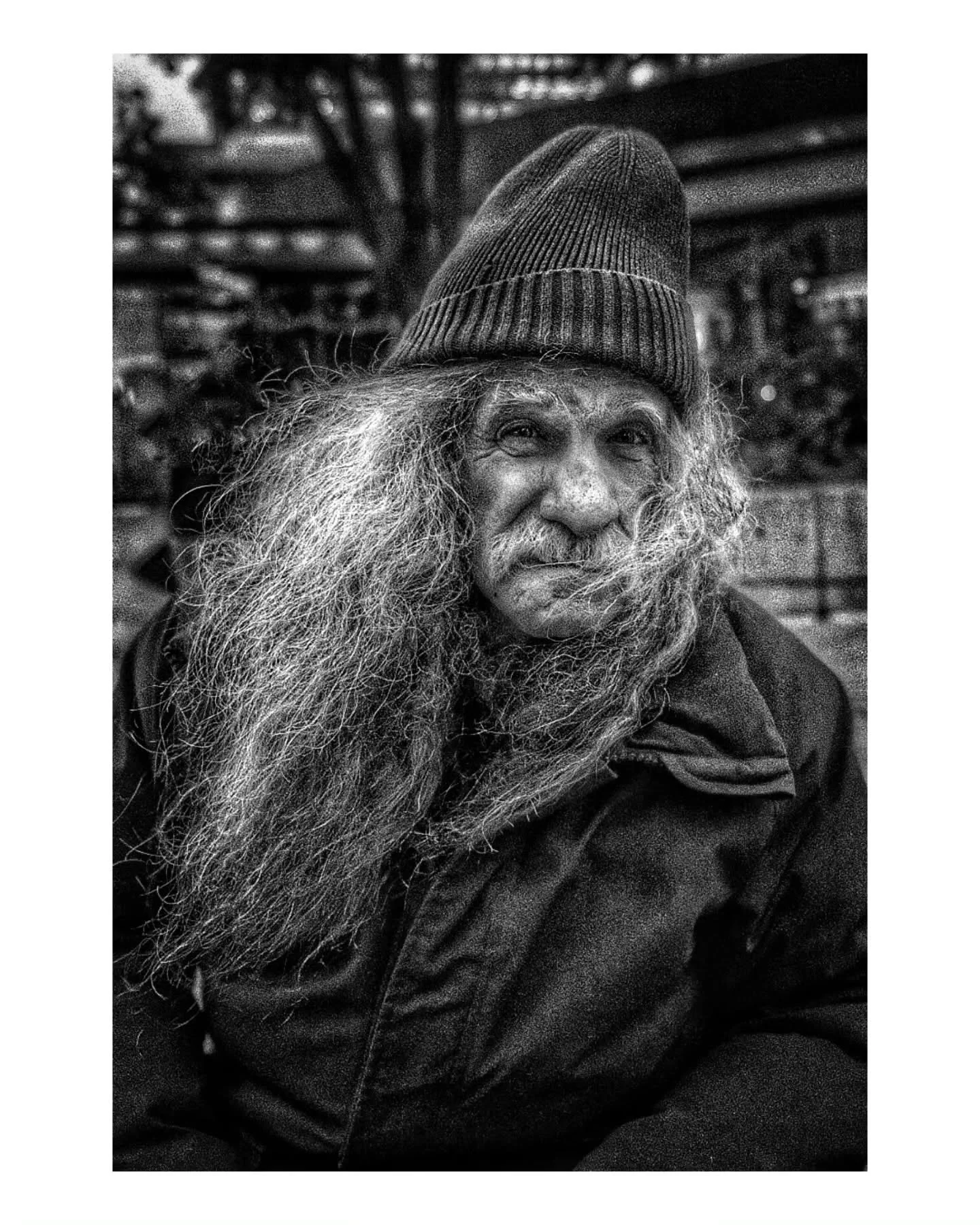 Seasoned.
#portrait 
#streetportrait 
#streetphotography_bw #streetphotography #toronto #portrature #s24ultra #rjthepigeon #rjsavoie