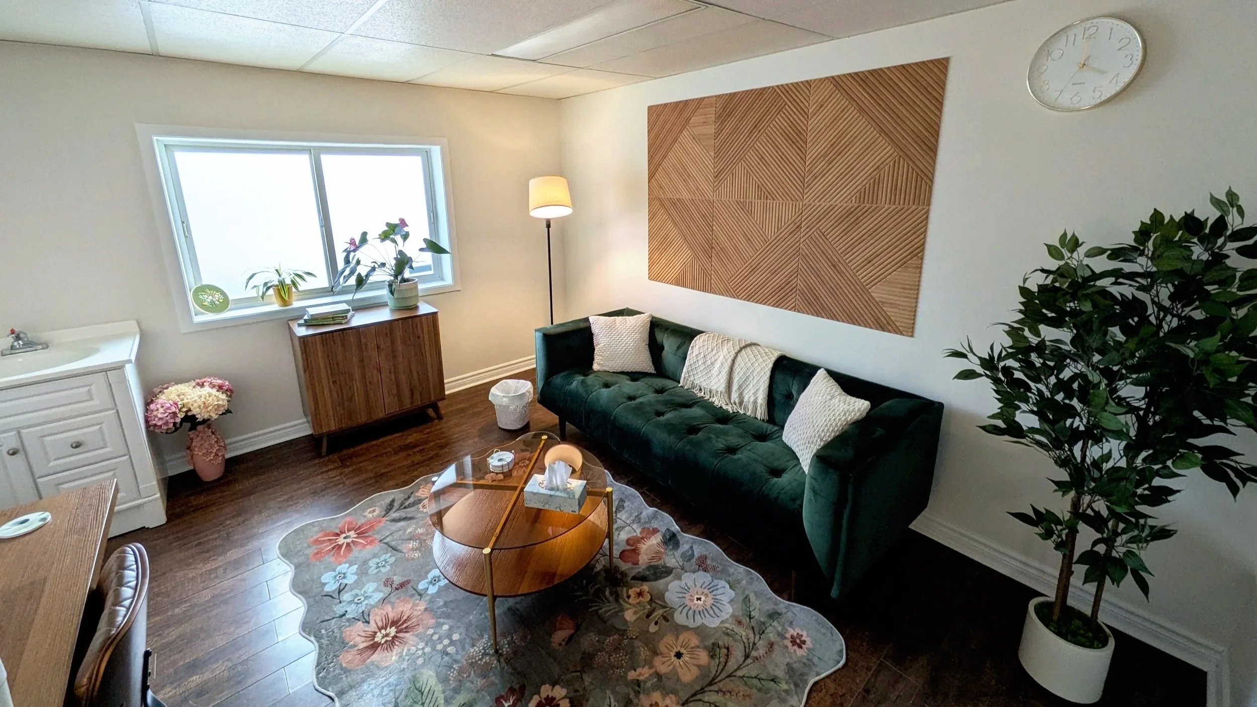 Green therapeutic room at Root Bloom Thrive, a mental health clinic comprised of therapists and a Registered Dietitian in Sudbury, Ontario.