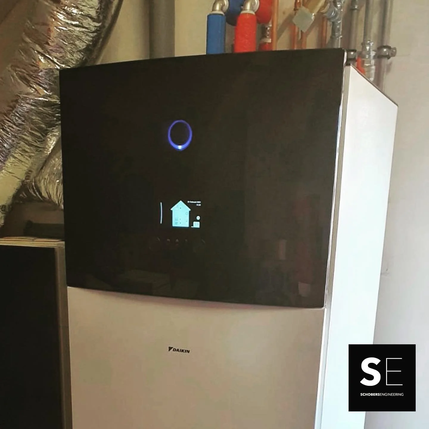 Onlangs hebben wij deze Daikin Altherma 3 HT warmtepomp geleverd en ge&iuml;nstalleerd. Deze klant verbruikt per direct g&eacute;&eacute;n gas meer! Deze warmtepomp kan verwarmen &eacute;n koelen, en voorziet in warm tapwater. 🔥 ❄️ 🚰 #daikinnederla