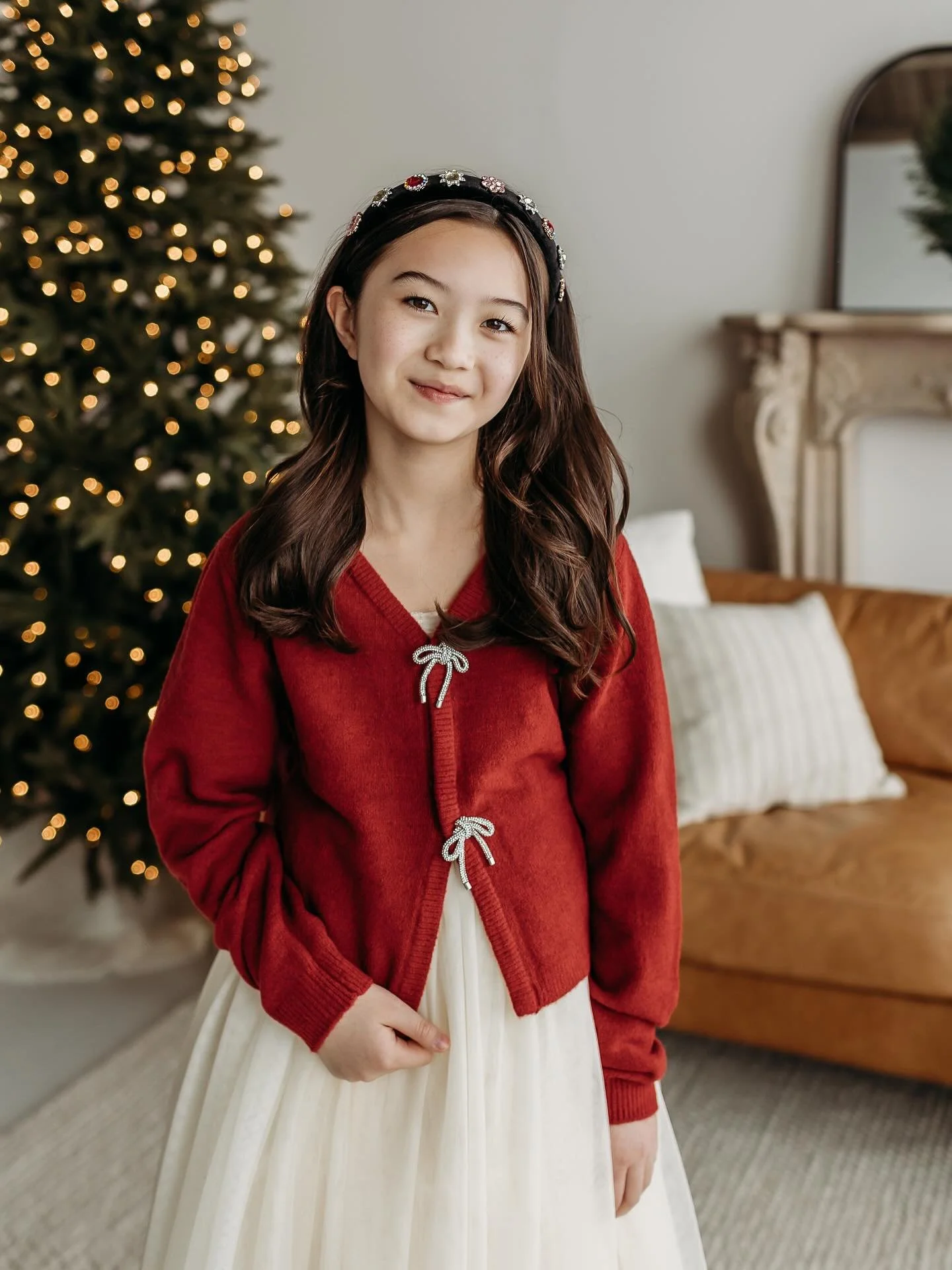@withlove_grace &lsquo;s stunning family showing a great way to match without being &ldquo;matchy&rdquo;. Sweaters are from our neighbor just down the street @owenandsagebaby 

📷: @elizabethmpiper