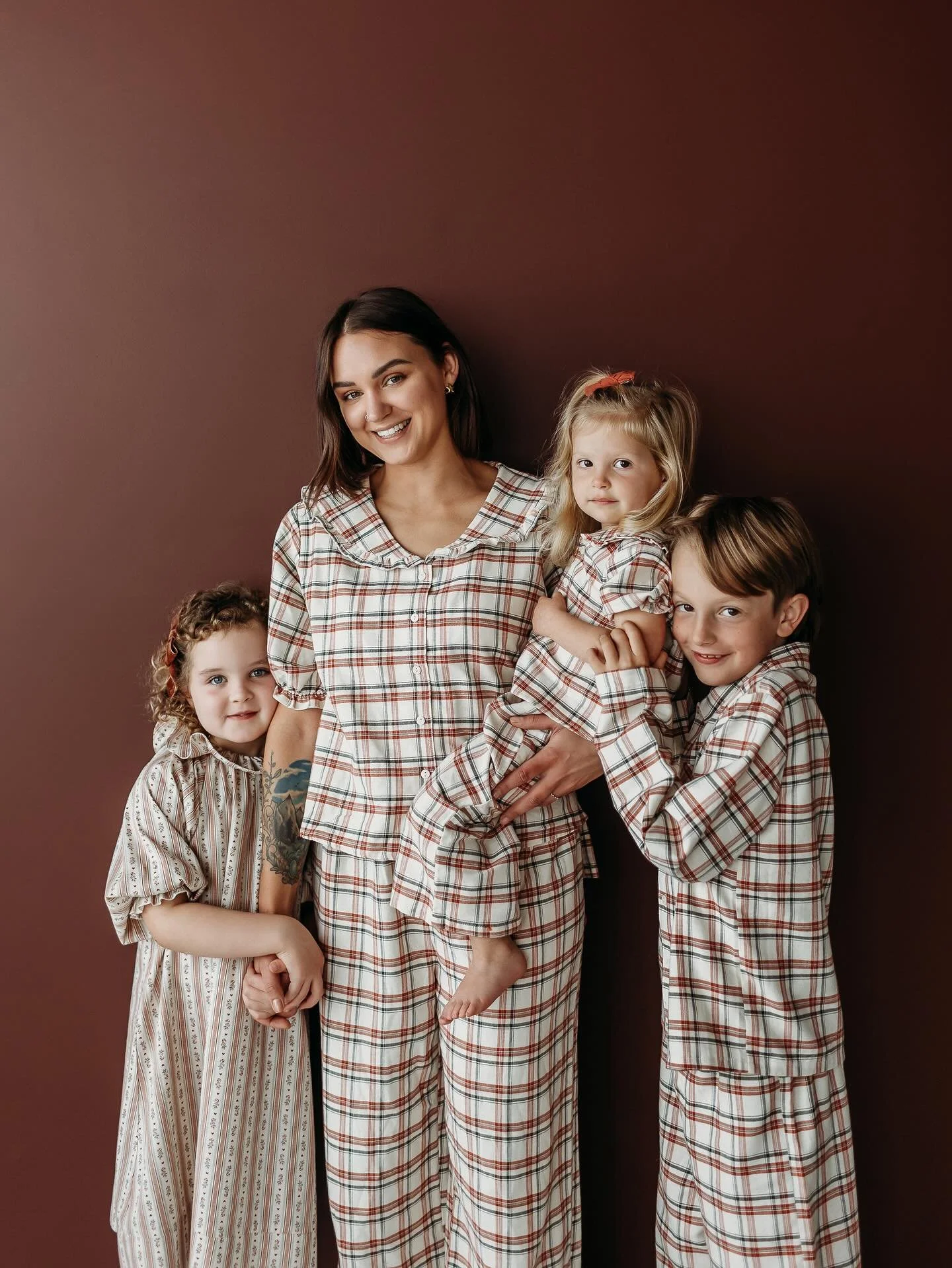 Let me submit this as a strong argument for @ryleeandcru holiday pjs for your session!

Styled by: @owenandsagebaby 
📷: @elizabethmpiper 
Models: @gaabbiemarie