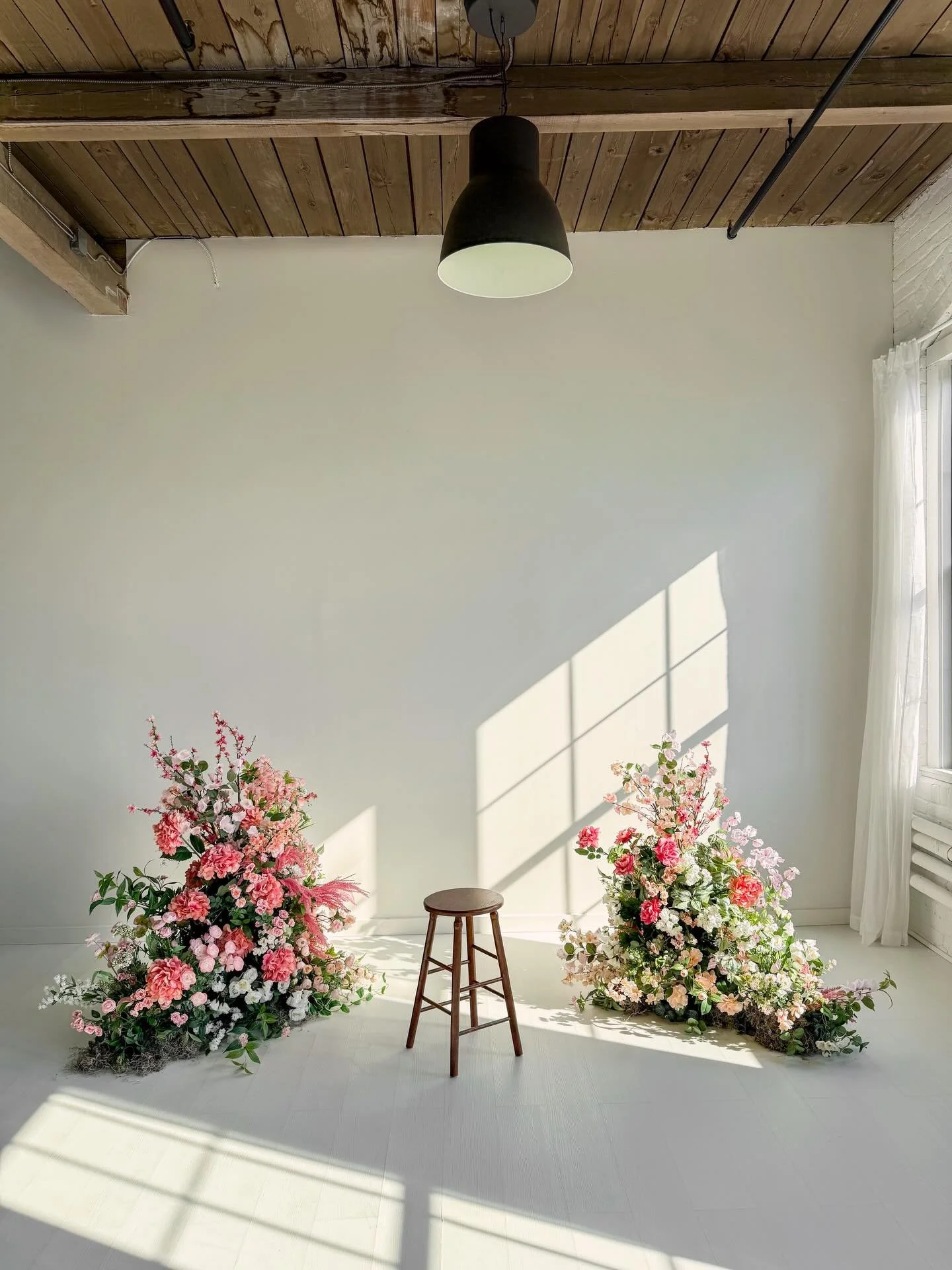 Our spring floral install is here!! These stunning blooms will be available through Mother&rsquo;s Day (May 10th).

Head to the link in bio to book your spot 🌸