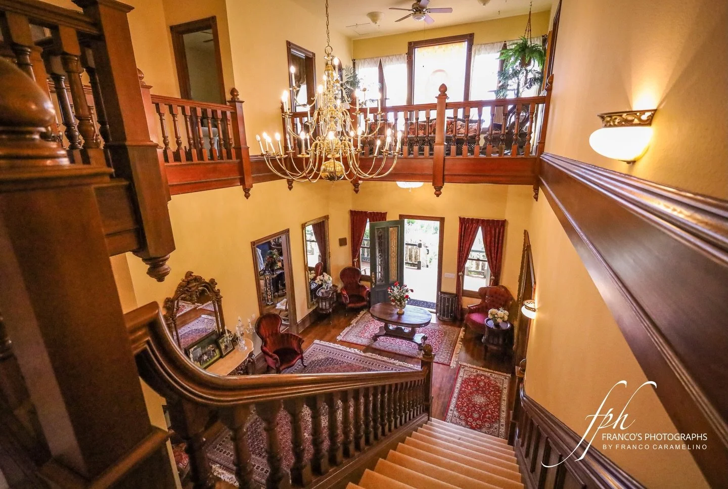 Elegant, eerie, tall. Welcome to the heart of the Macher House. 

#stumacher #scream7