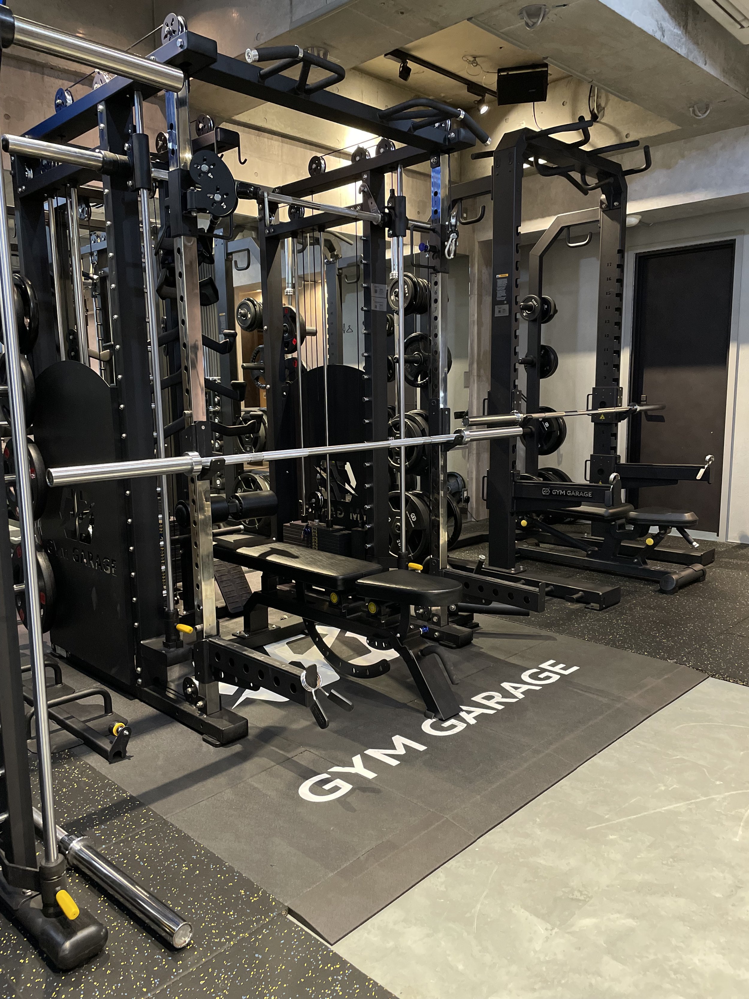 Multitrack gym equipment