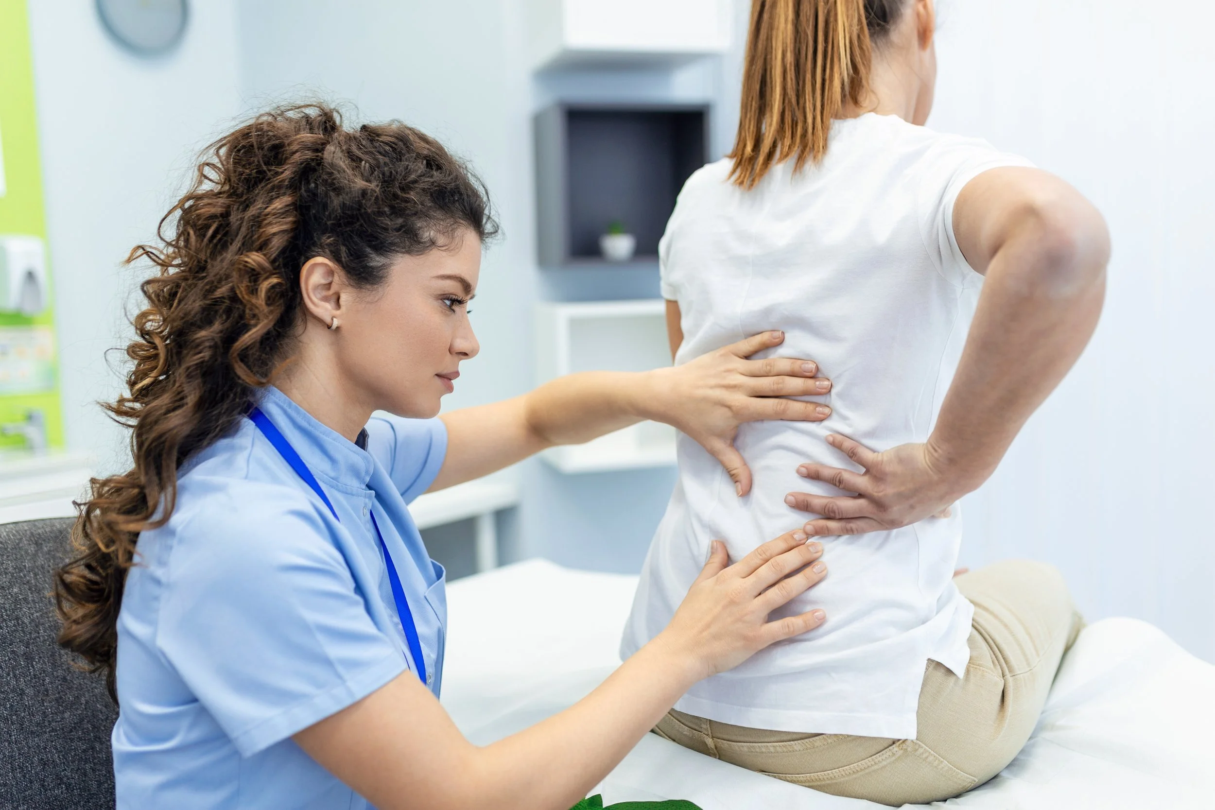forward head treatment, scoliosis spine curve anatomy, posture correction. chiropractic treatment, back pain relief