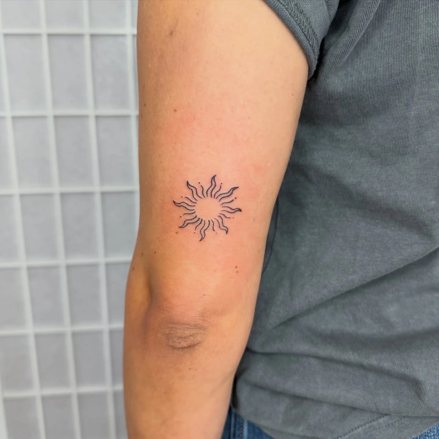 Big week of Fineline tattoos 

Which one was your favourite 1 -5 ? 

Personally I like 5 the most :) 

Drop a comment below 👇🏽 

Time available tmrw due to a cancellation 
Any style of tattoo is welcome 

#sydneyfinelinetattoos #sharktattoo #suntat