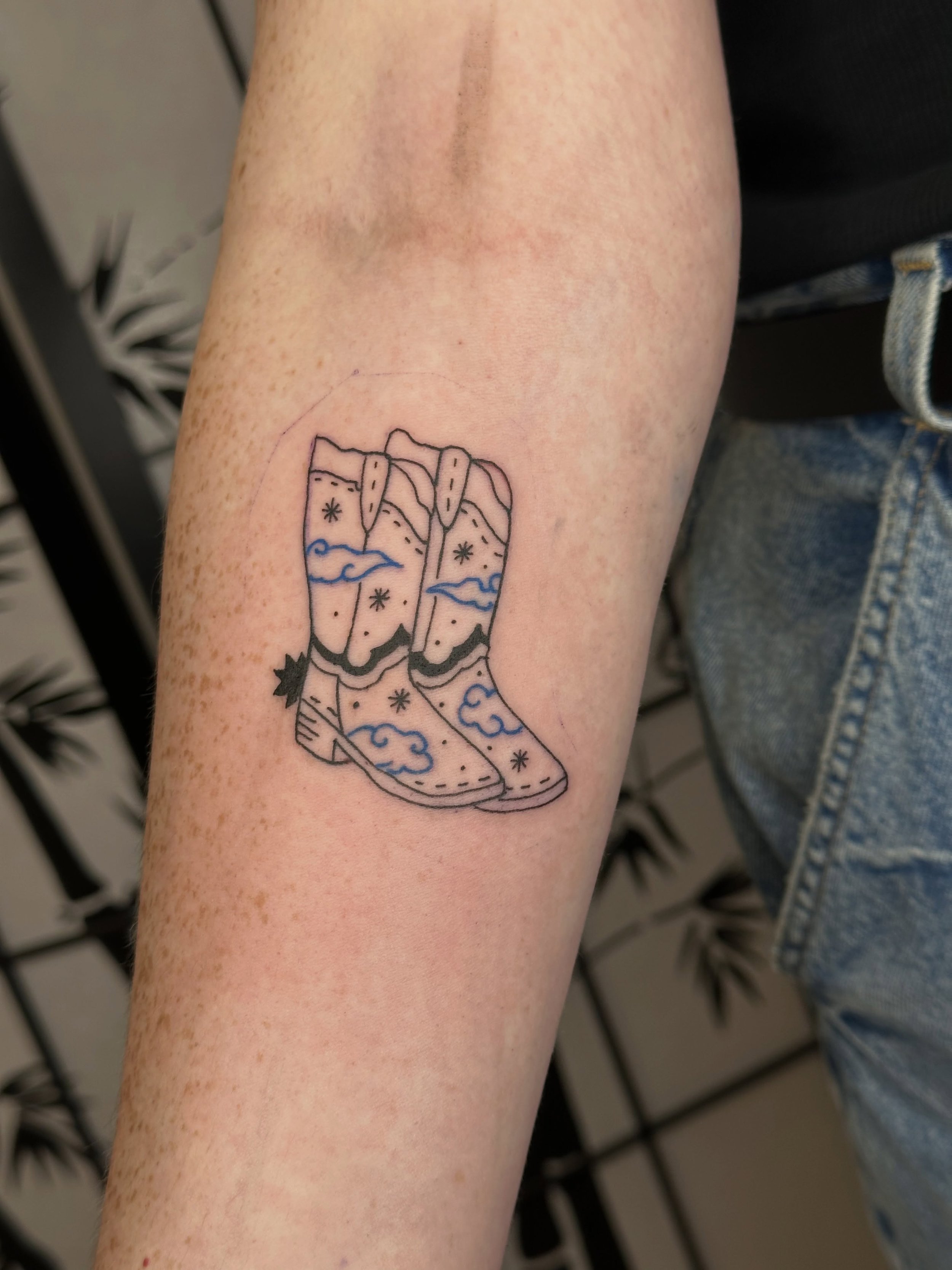 Sydney&rsquo;s best Fineline tattoo studio 
Bondi Fineline tattoo 

114 spring street Bondi junction 

#finelinetattoos #bonditattooshop #bondifineline #tattoosforwomen