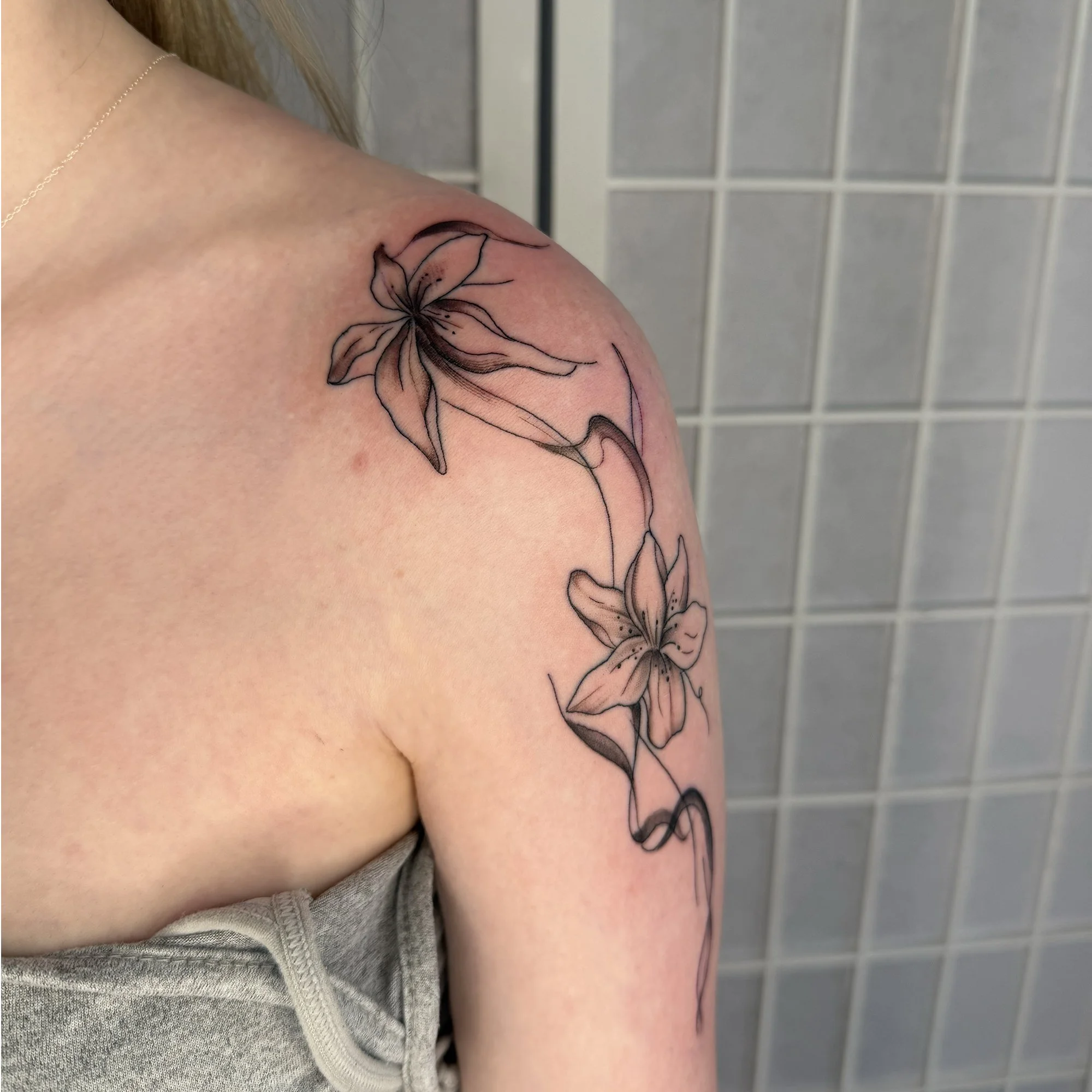 Fineline-freehand-lilies-shoulder-tattoo-pinterest.jpg