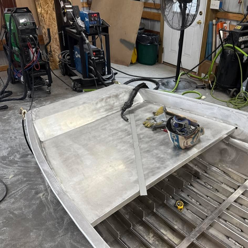 Casting deck going in the 1552. 

#duckboat #boatbuilder #customboats #duckboats #mudboat #aluminumboats #aluminumwelding #aluminumboatbuilding #boatbuilding #fabricationlife #weldporn #weldporn