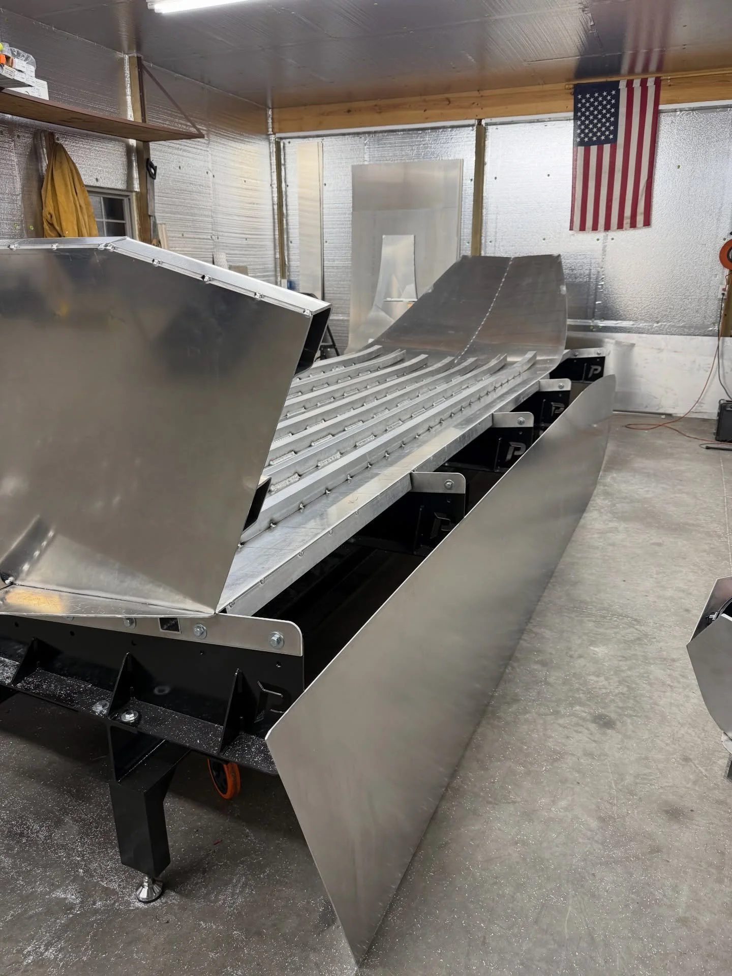 Finally ready to add some sides!

#pinnacleboatco #boatbuilding #jetboat #aluminumfabrication
