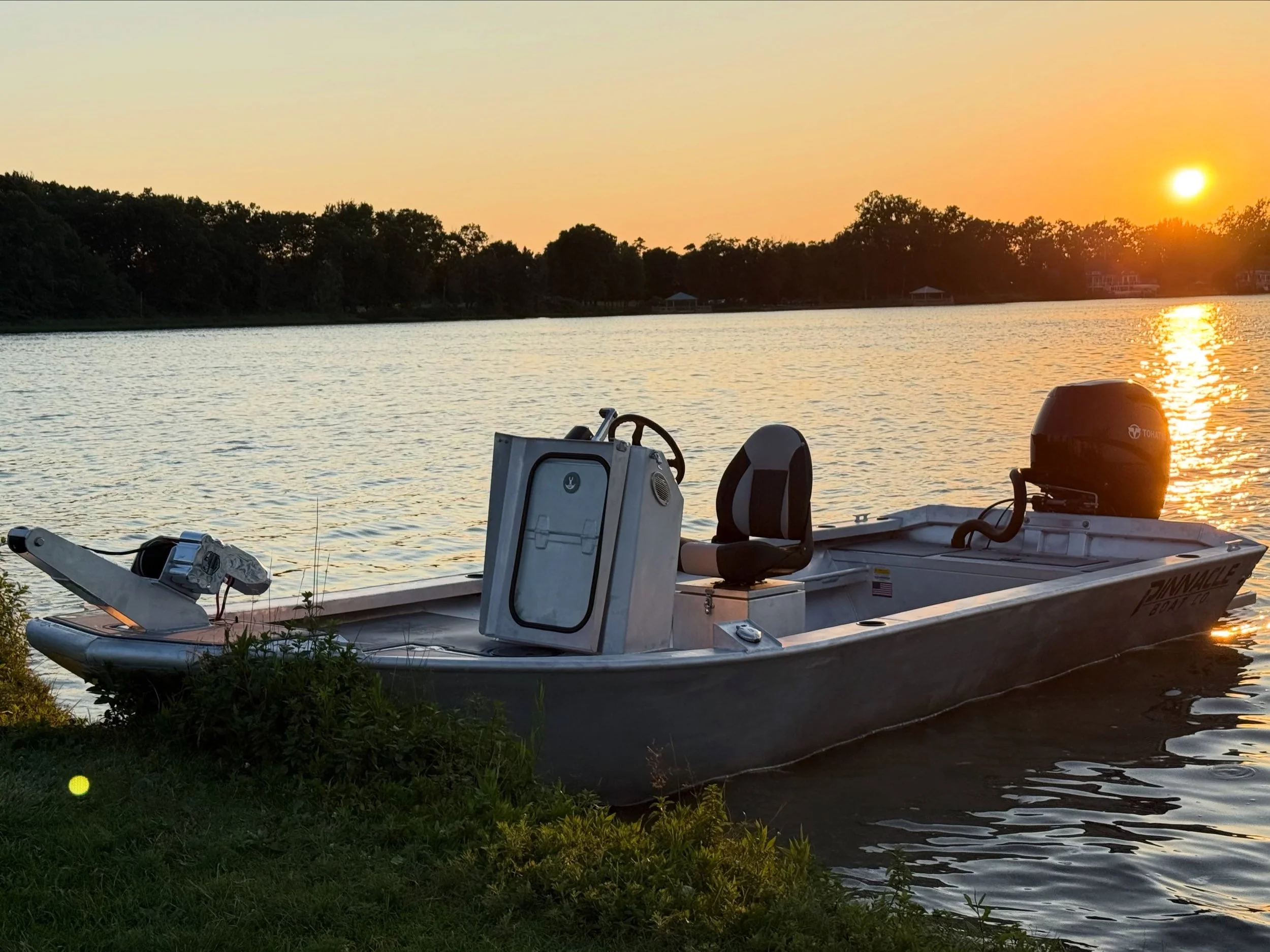 To let the cat out of the bag, this 18&rsquo; jet is complete. See the details below ⬇️ 
- 18&rsquo; long
- 60&rdquo; bottom
- 84&rdquo; beam
- .19&rdquo; bottom and transom
- .16&rdquo; sides, gunnels, and nose
- Tunnel hull
- 6* deadrise
- Fully we