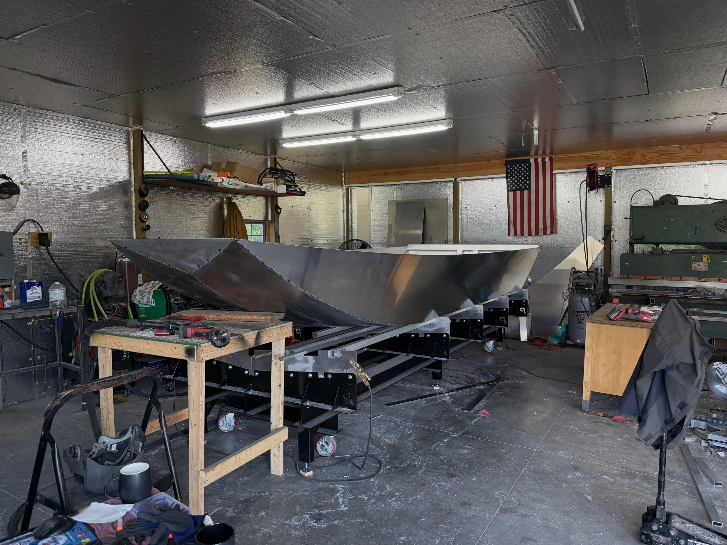 Shape has been taken! Lots of catching up to do from this photo to where we are now&hellip;

#pinnacleboatco #boatbuilding #aluminumboats