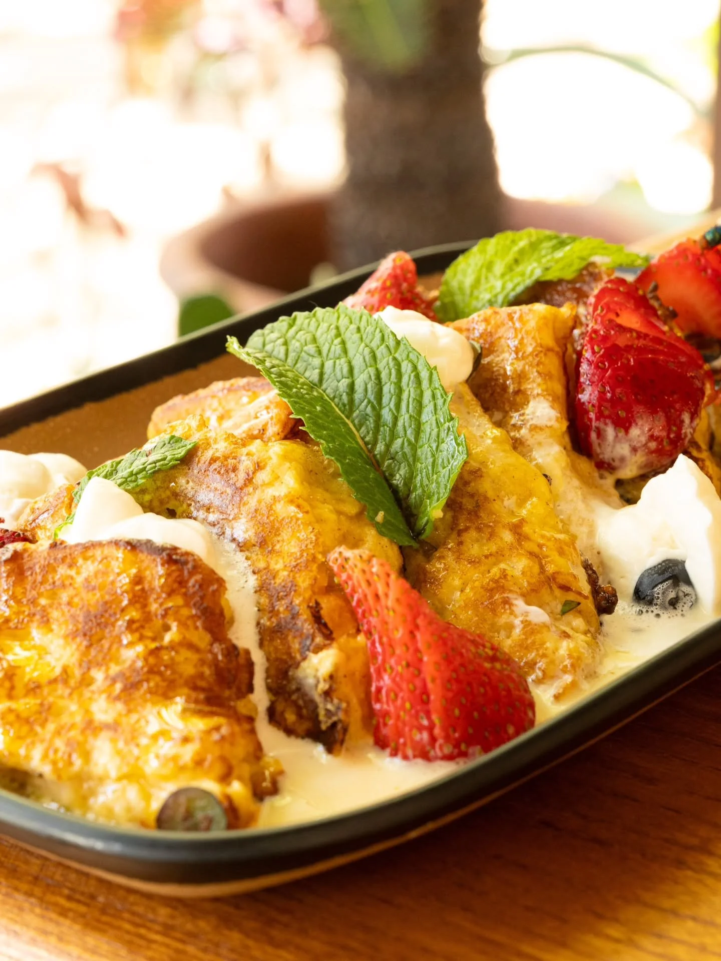 Punaluʻu sweet bread dressed up with berries, crème anglaise, and finished with a touch of lilikoi purée. 🍓🍞 
Join us for breakfast/brunch and taste it for yourself!
.
.
.
#alohaamigo #waikikibrunch #frenchtoast #lilikoi #punaluuswe