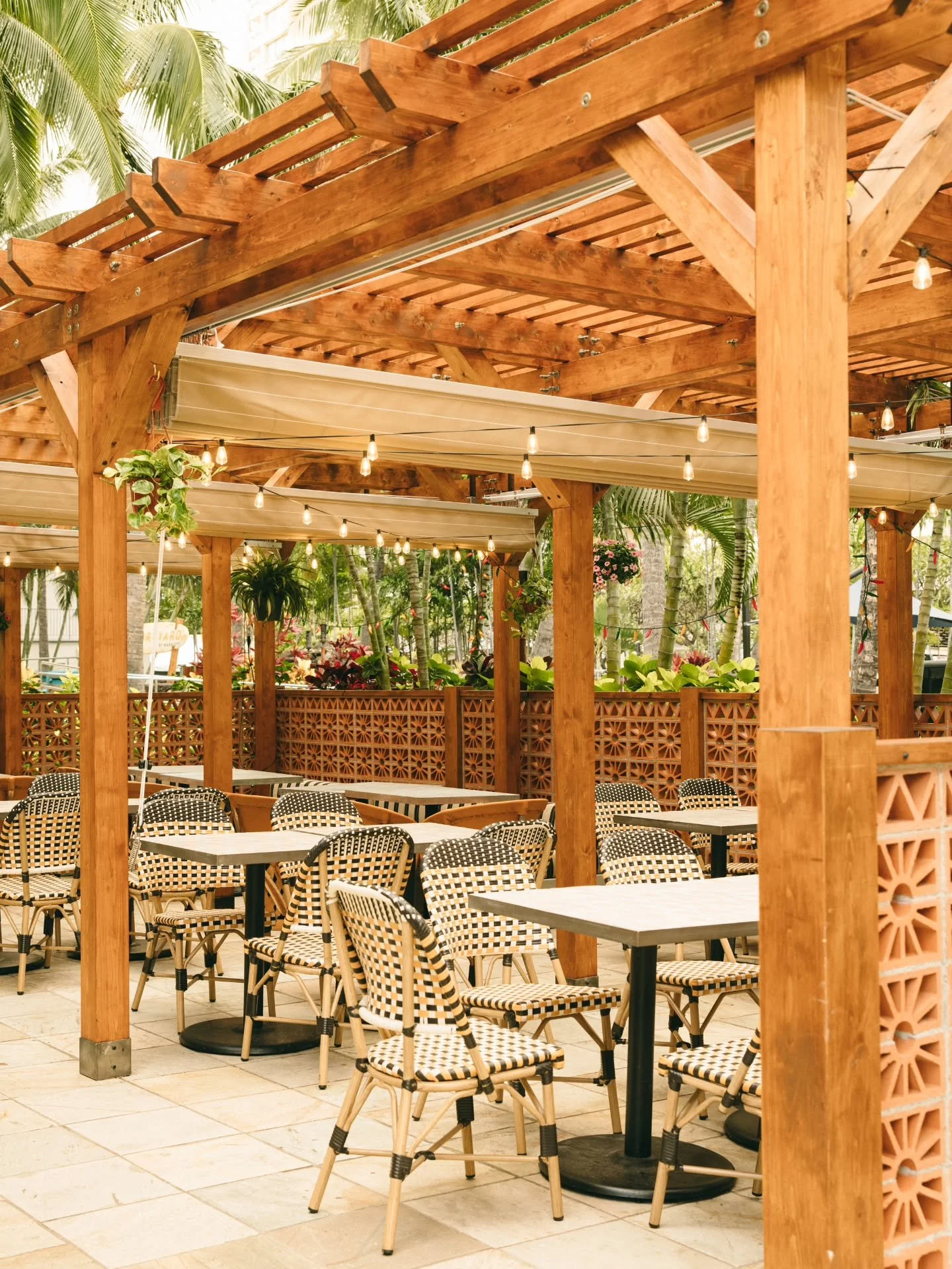 We’re adjusting our breakfast hours! 🌤️
Starting Oct 20th (Monday), breakfast & brunch will begin at 8 am, giving you more time to enjoy a relaxed start to your day.
Kick it off with our signature "Amigo Plate", featuring local