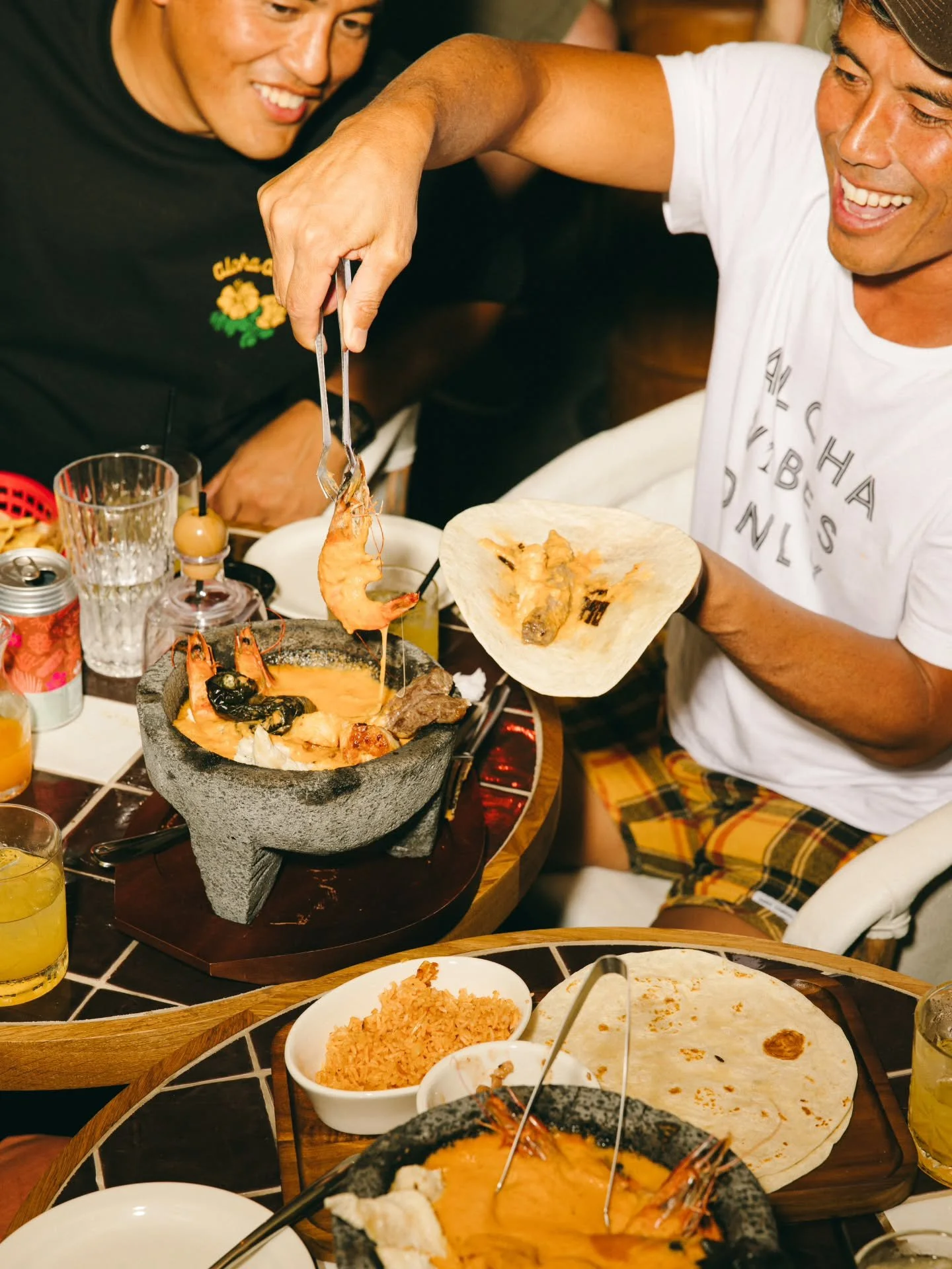 More laughs. More tacos. More margaritas. 🌮🍹✨ The perfect recipe for a night well spent at Aloha Amigo!

📍Courtyard Waikiki Beach 1F 
3 hour parking validation at the Waikiki Shopping Plaza

#alohaamigo #happyvibes #islandmexicancantina #zetton