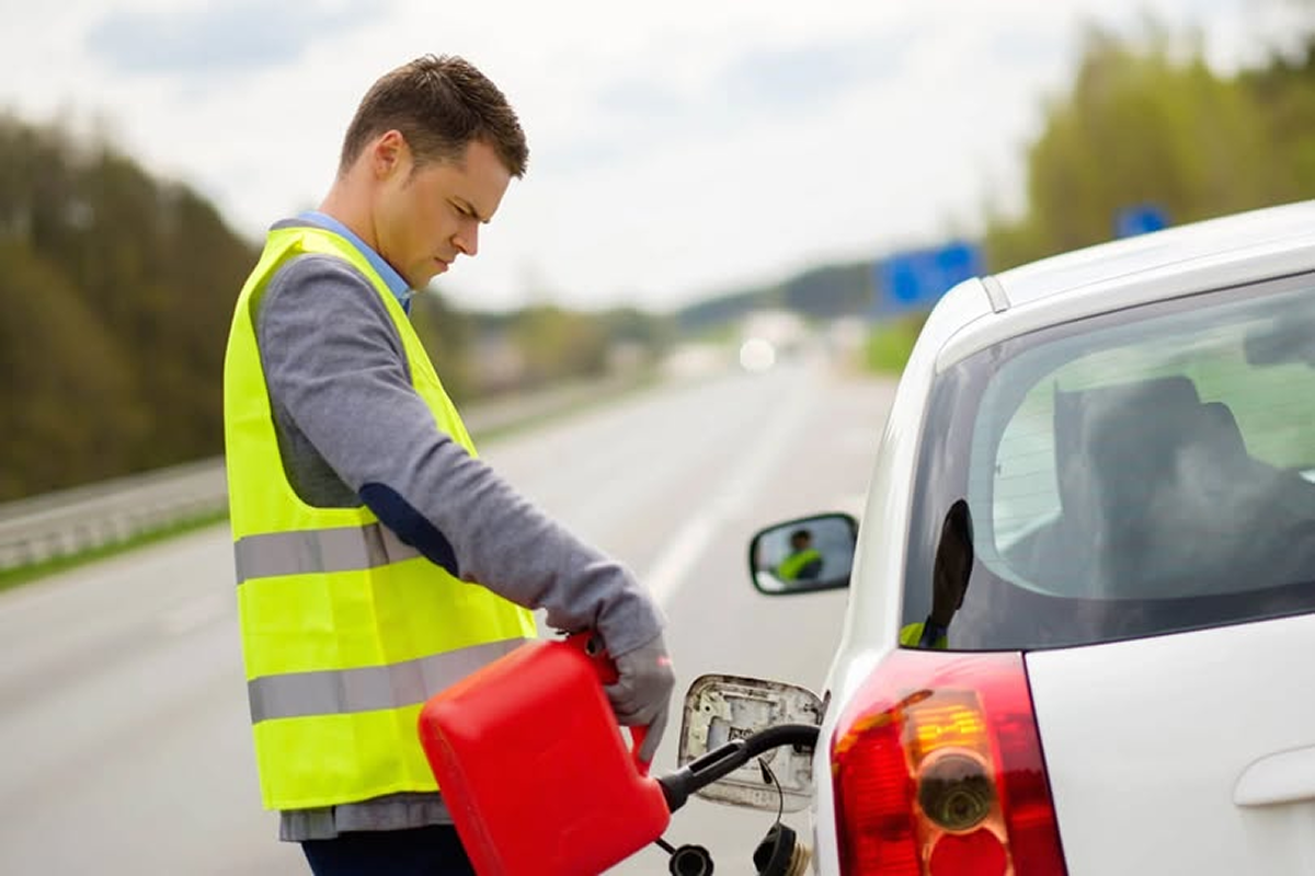 Fuel Delivery Emergencies: How to Stay Safe While Waiting for Help