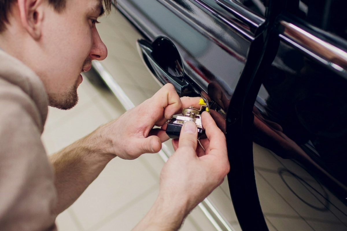 What Makes Professional Vehicle Lockout Services Safer Than DIY Methods?
