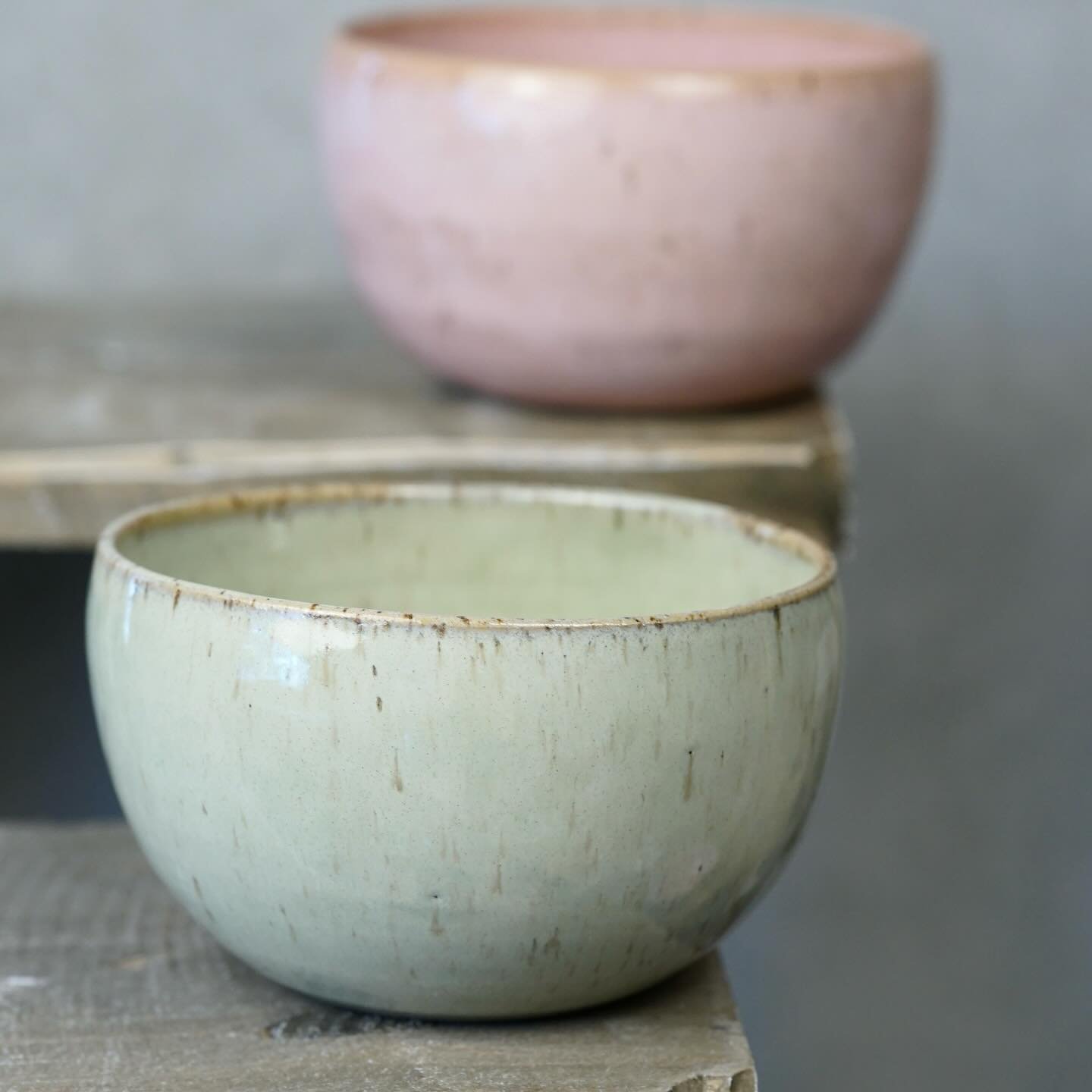 Matcha Schalen mit Spots 088
#pottery_by_mi #pottery #potterylove #potteryisart #keramikliebe #handthrown #handgemacht #töpfern #töpfernistdasneueyoga #ilovepottery #unikat #clayart #töpfernistdasneueyoga #töpfernmachtglückli