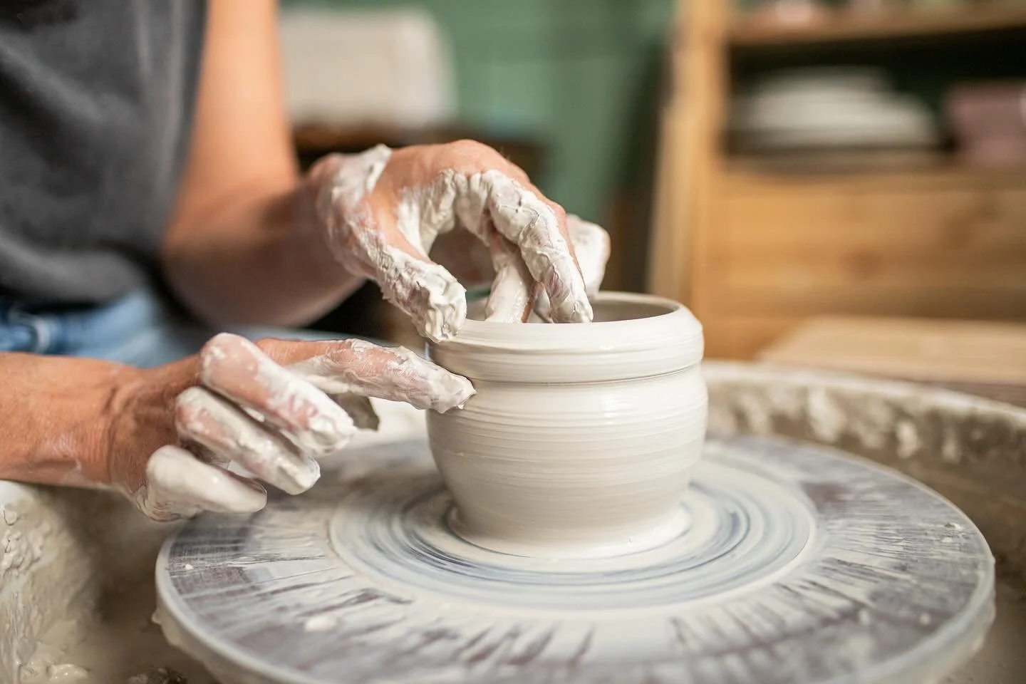 How to make a Bubble Cup
#pottery_by_mi #pottery #potterylove #potteryisart #keramikliebe #handthrown #handgemacht #töpfern #töpfernistdasneueyoga #ilovepottery #unikat #clayart #töpfernistdasneueyoga #töpfernmachtglücklich