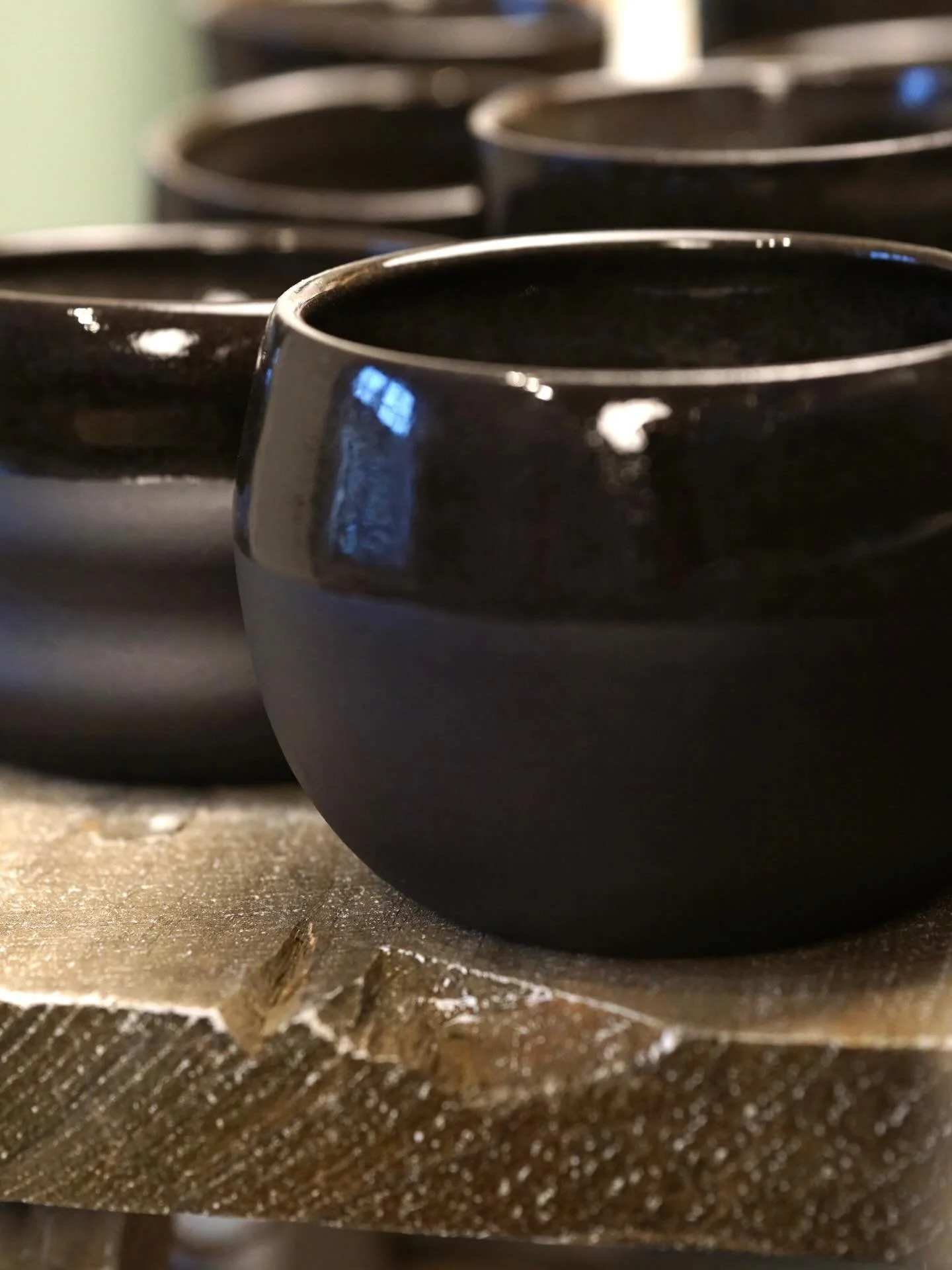 All black Serie 093

Schwarzer Ton transparent glasiert

#pottery_by_mi #pottery #potterylove #potteryisart #handmade