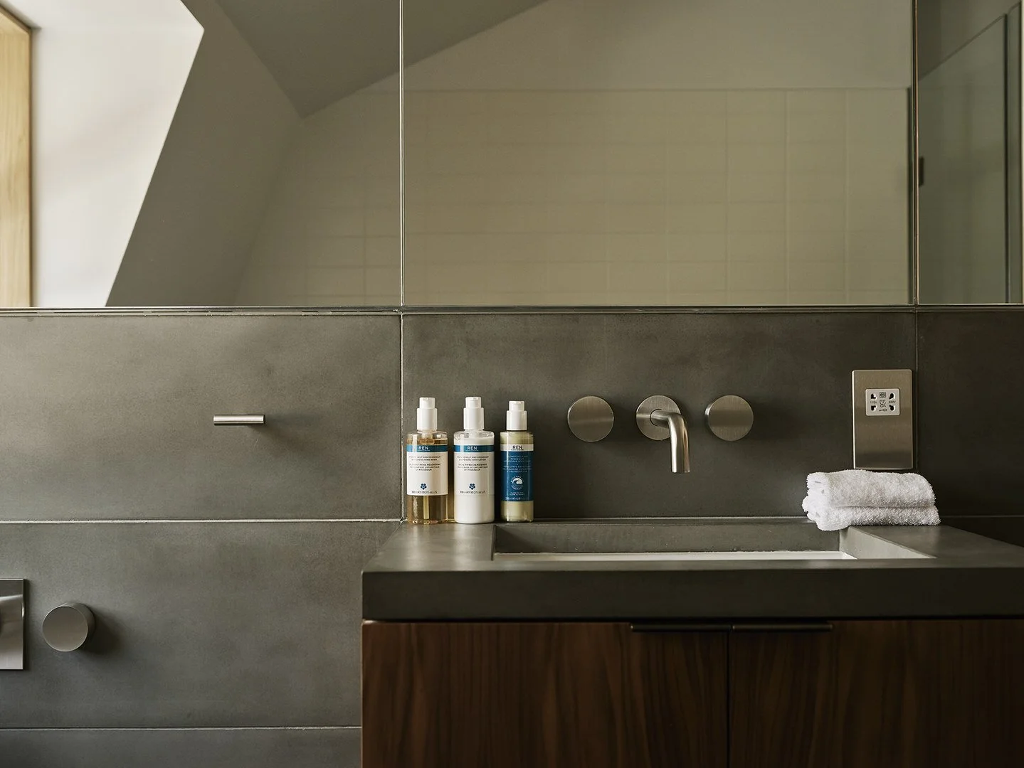 the-weymouth-collection-1bed-deluxe-1.jpg