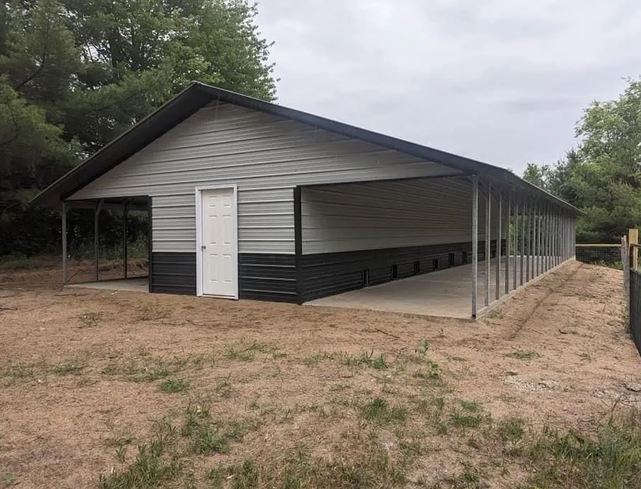 metal building with 2 lean to