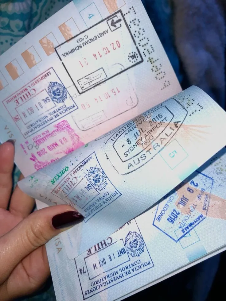 Por un Pasaporte Lleno de Timbres 🛩️🌎✨.jpg